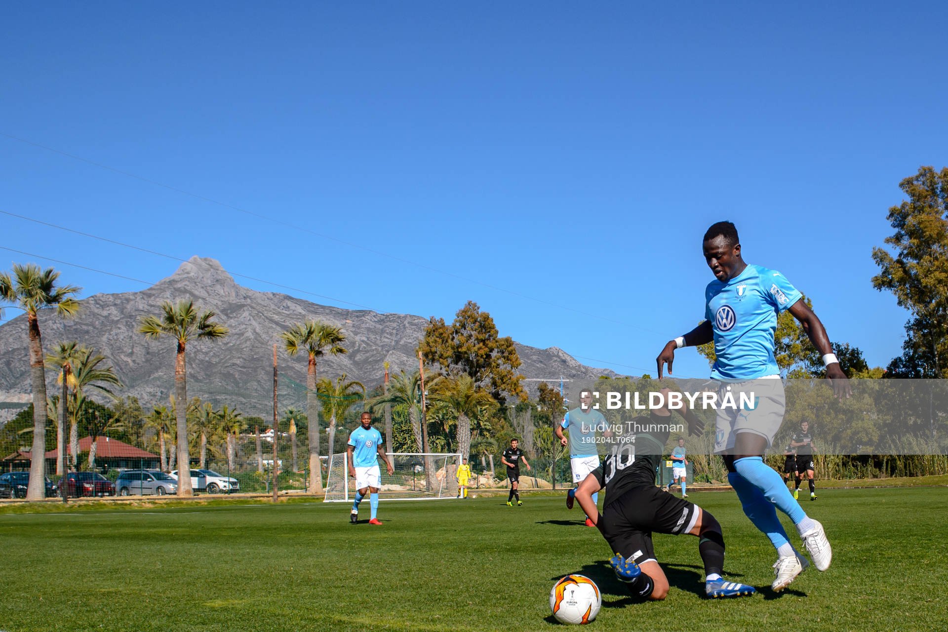Andey Tekuchov of Krasnodar and Bonke Innocent of Malmö FF