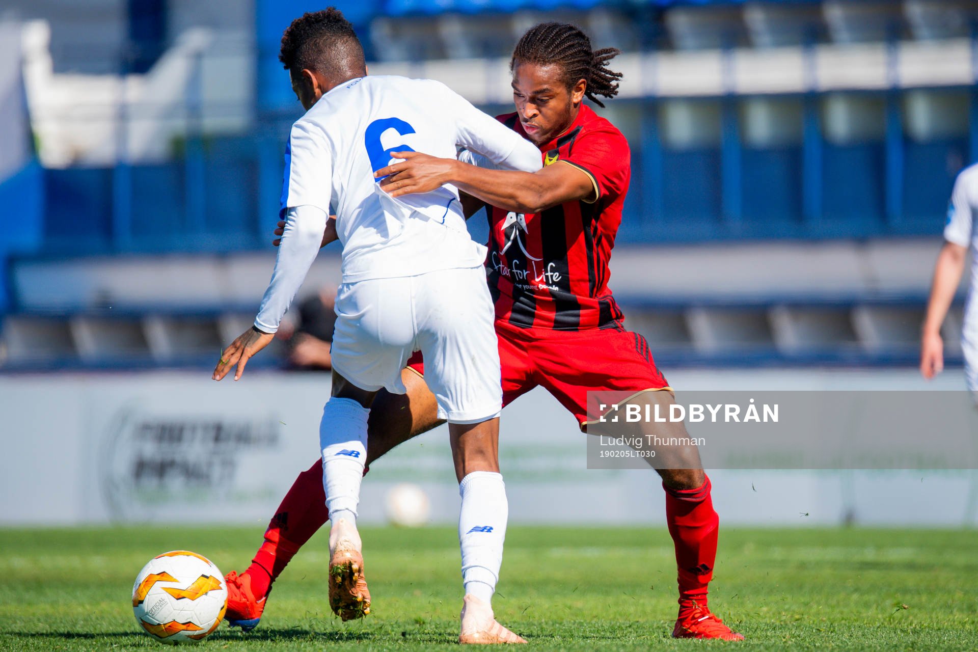 Tche Tche of Dinamo Kiev and Francis Jno-Baptiste of