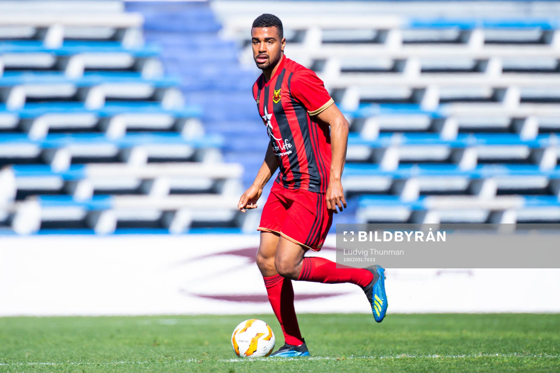 Noah Sonko Sundberg of Östersund and Fran Sol of Dinamo