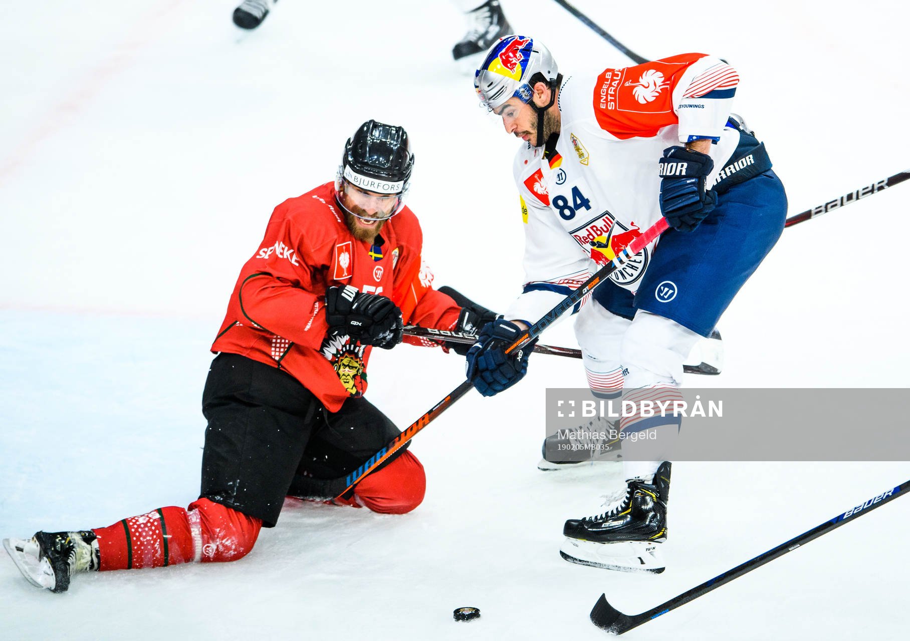 Jonathan Sigalet of Frölunda and Trevor Parkes  of Red