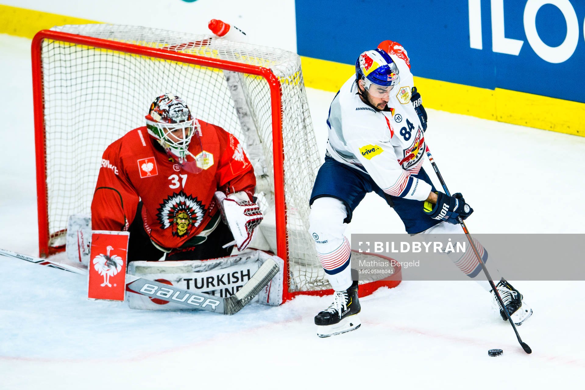 Goalkeeper Johan Gustafsson of Frölunda and Trevor Parkes