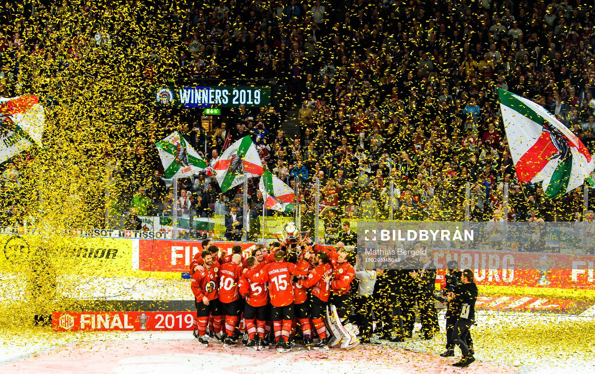 Players of Frölunda celebrates