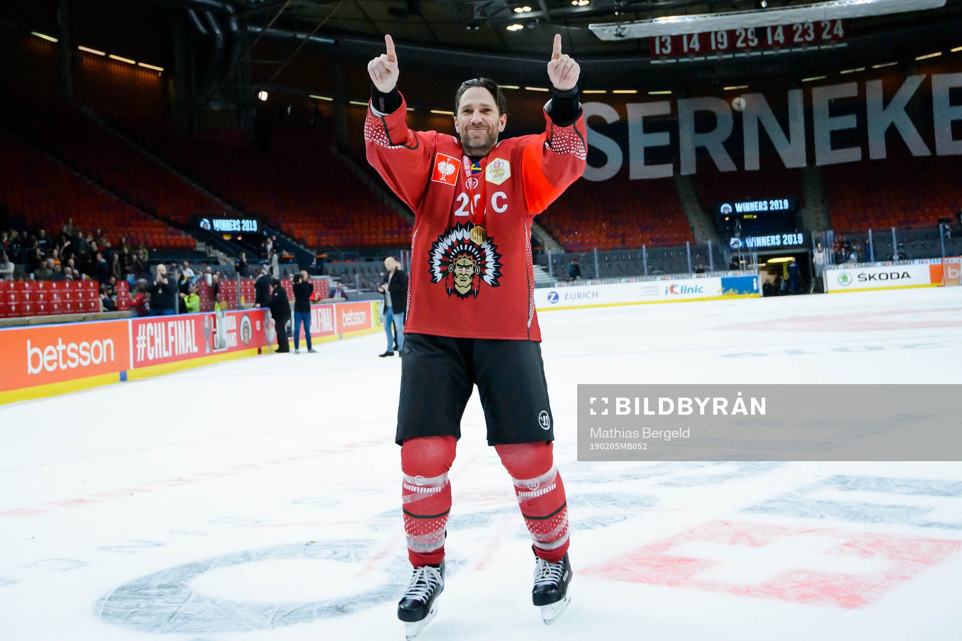 Joel Lundqvist of Frölunda celebrate