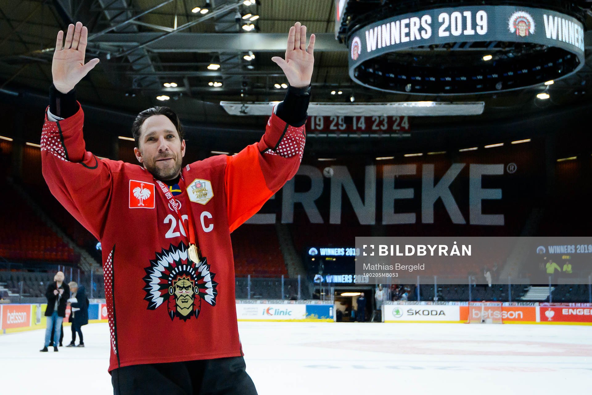 Joel Lundqvist of Frölunda celebrate