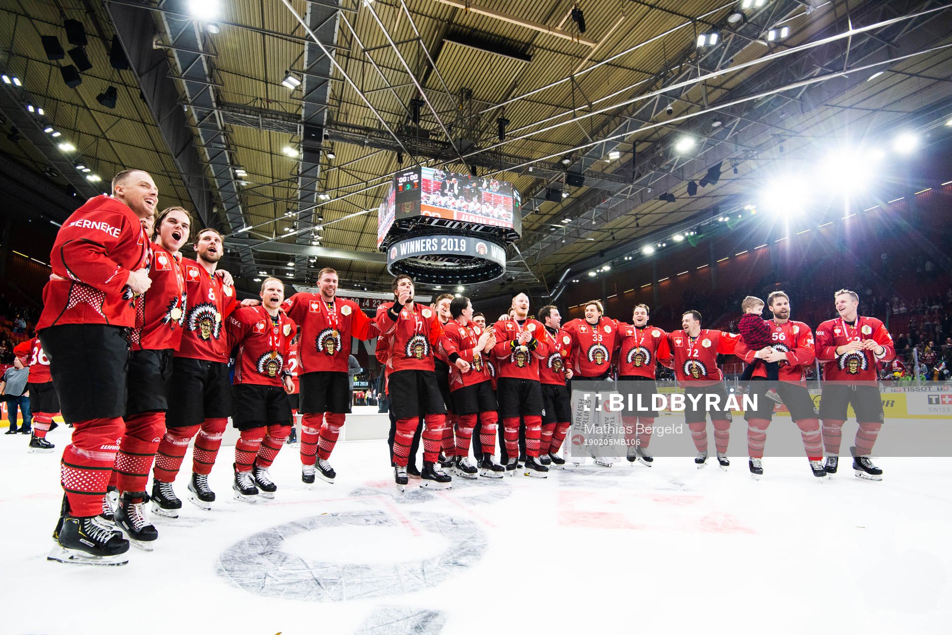 Players of Frölunda celebrate