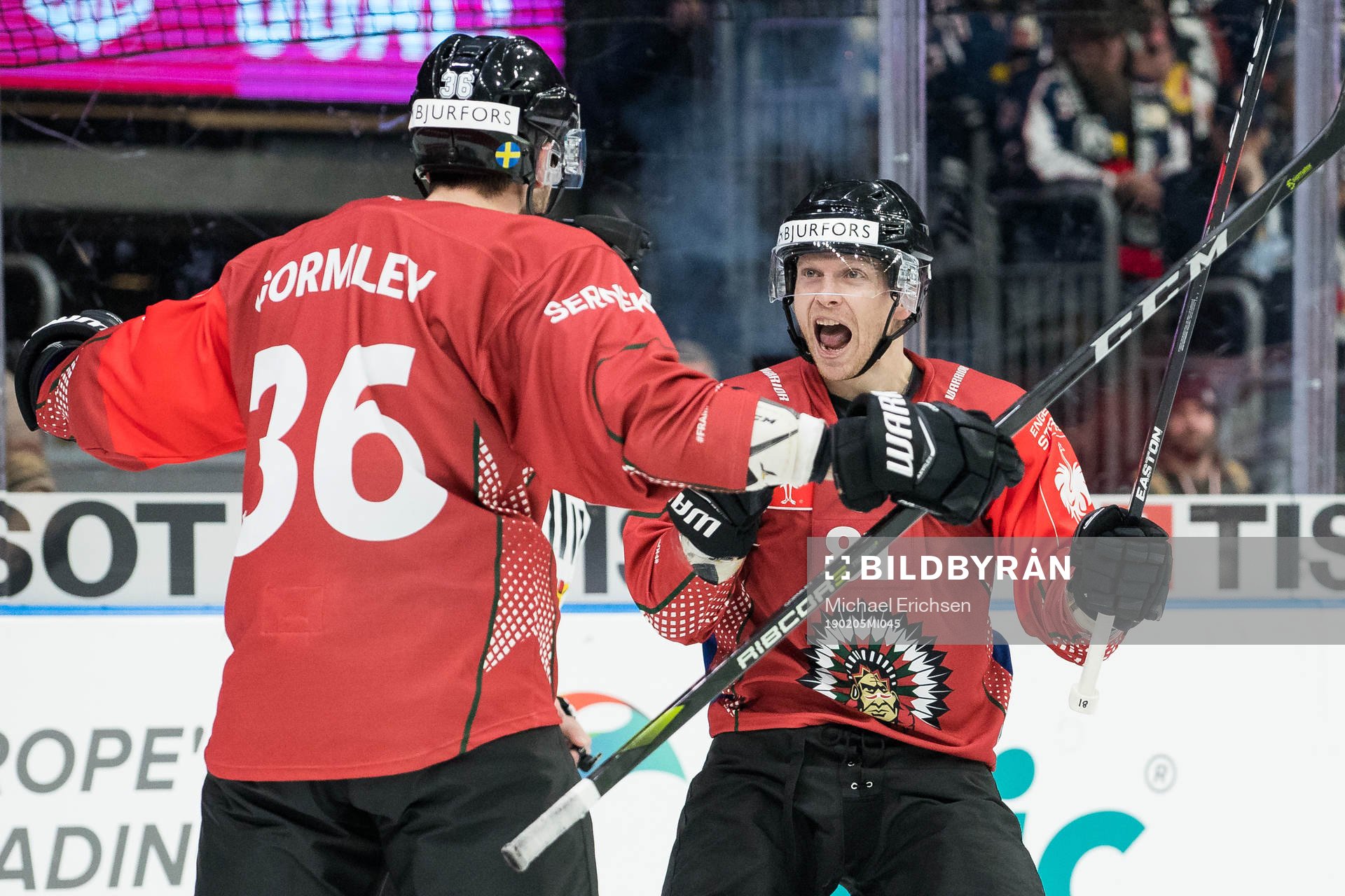 Ryan Lasch of Frölunda celebrates scoring 2-0 with team