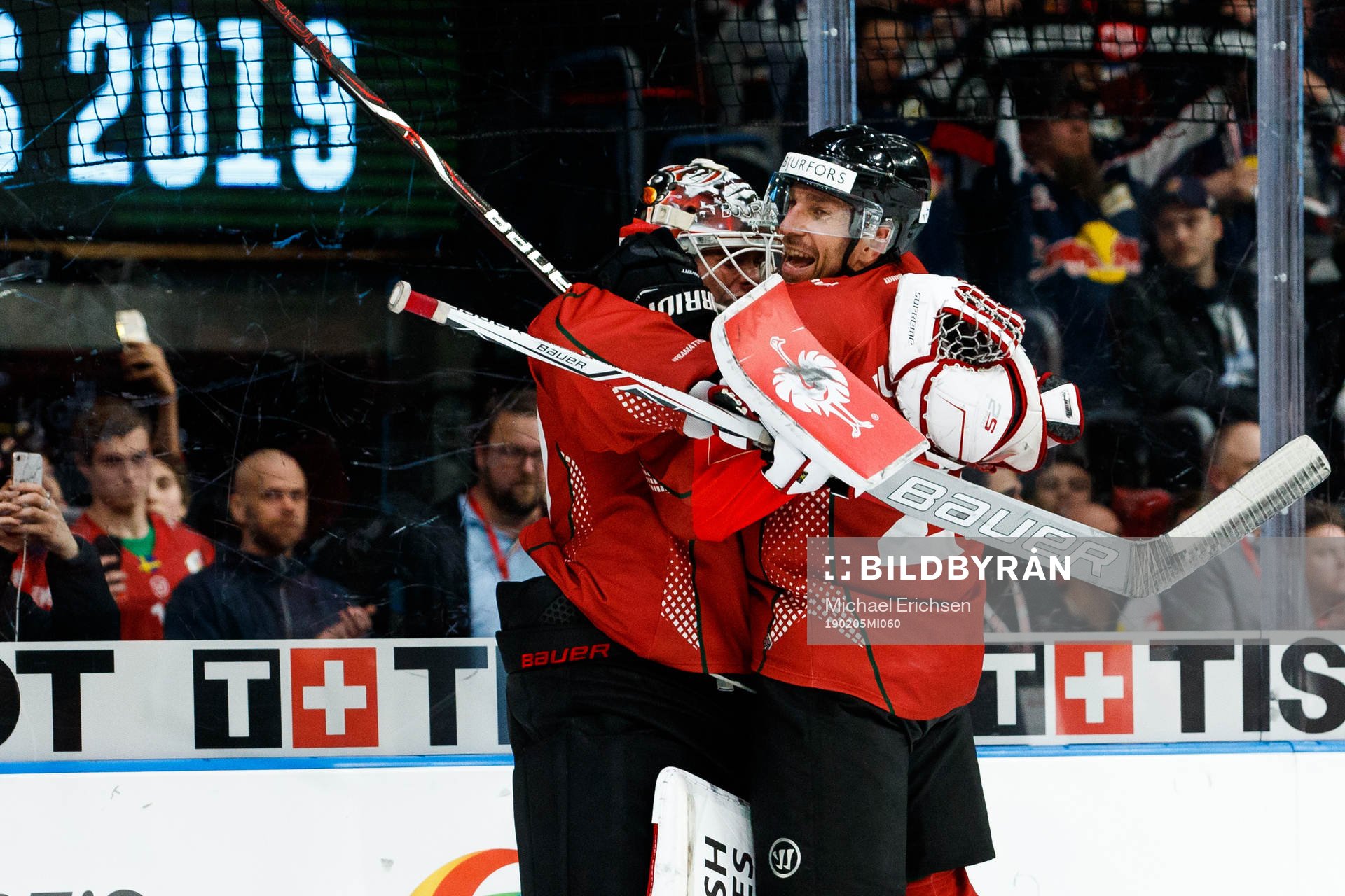 goalkeeper Johan Gustafsson and Joel Lundqvist of Frölunda