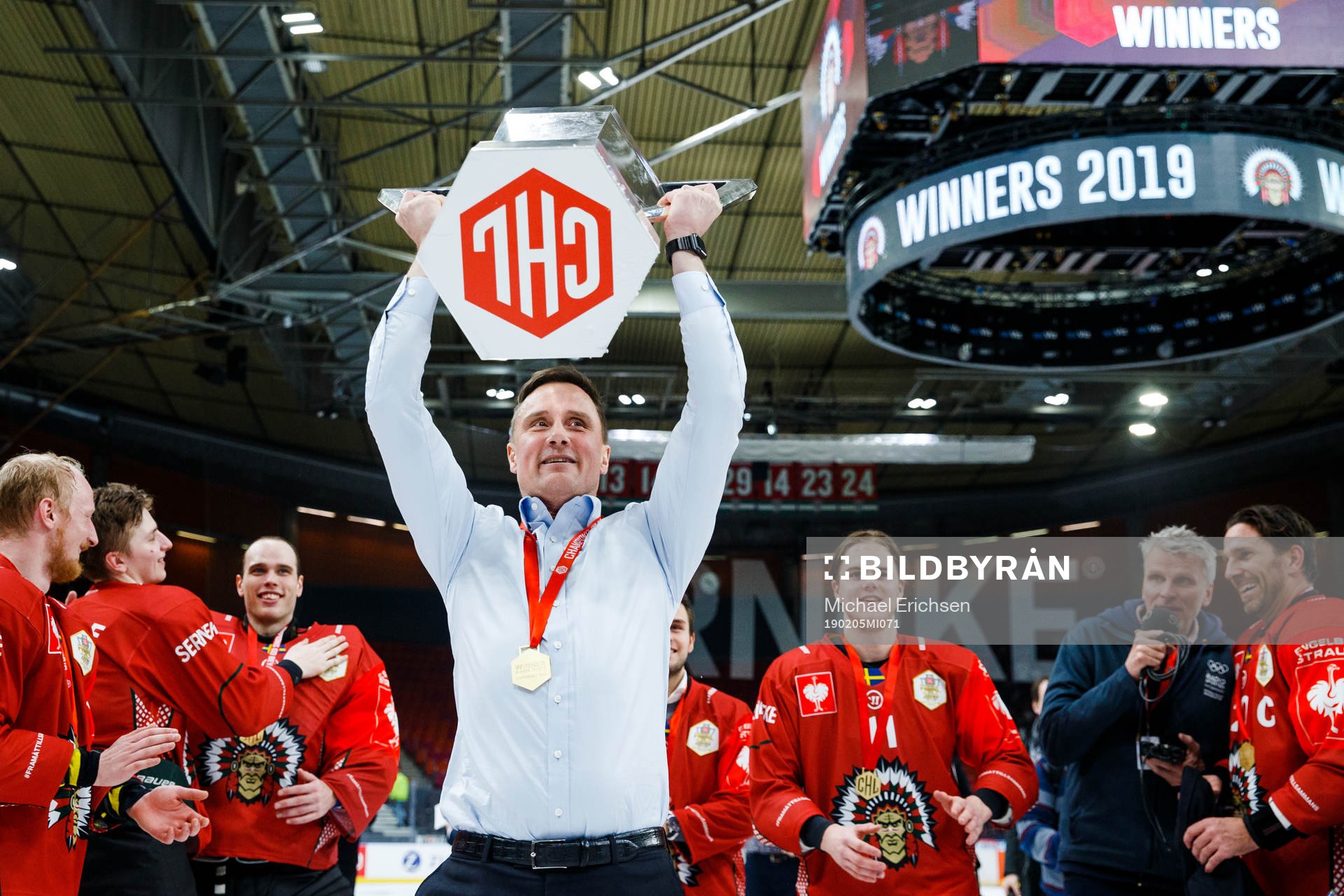 Head coach Roger Rönnberg of Frölunda celebrates with the