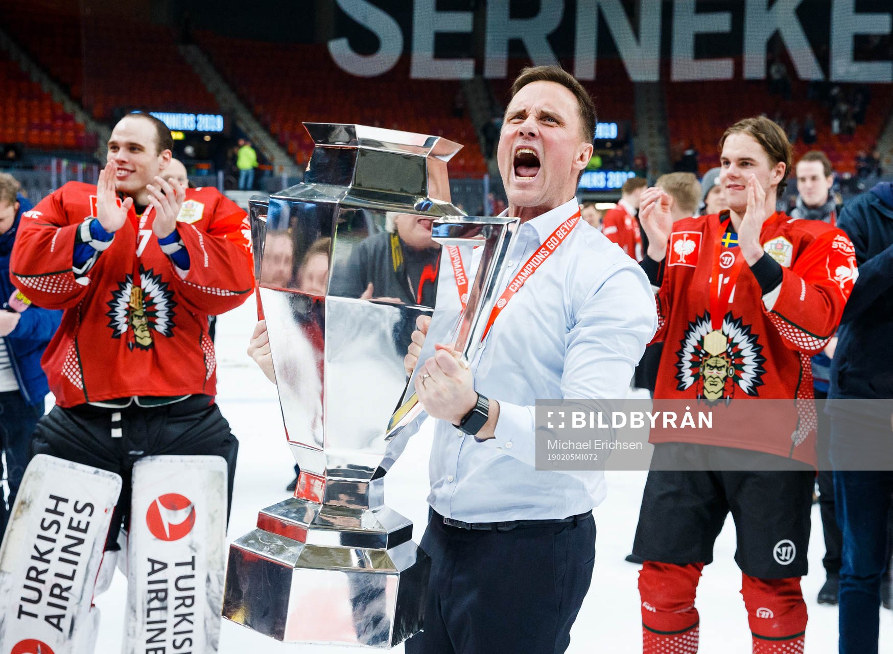 Head coach Roger Rönnberg of Frölunda celebrates with the
