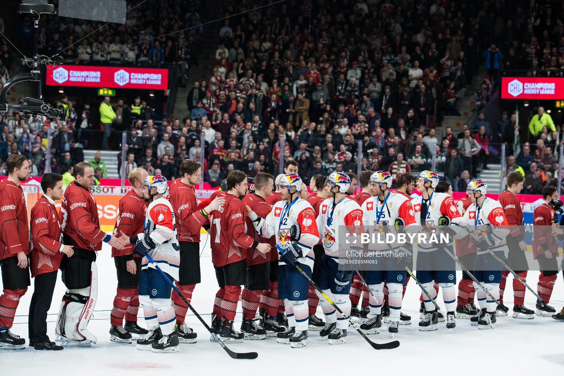 Players of Red Bull Munich and of Frölunda