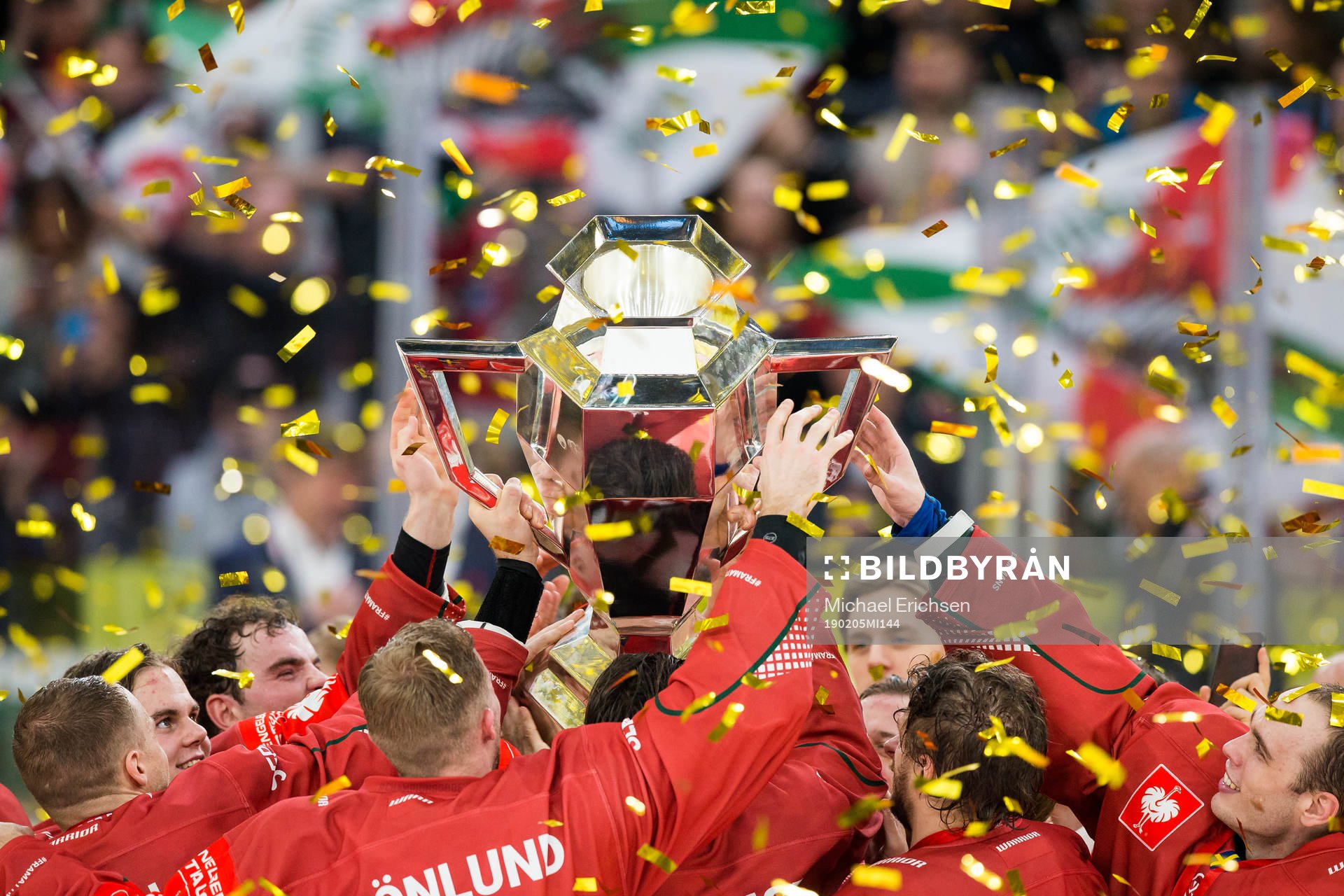 Players of Frölunda celebrates with the trophy