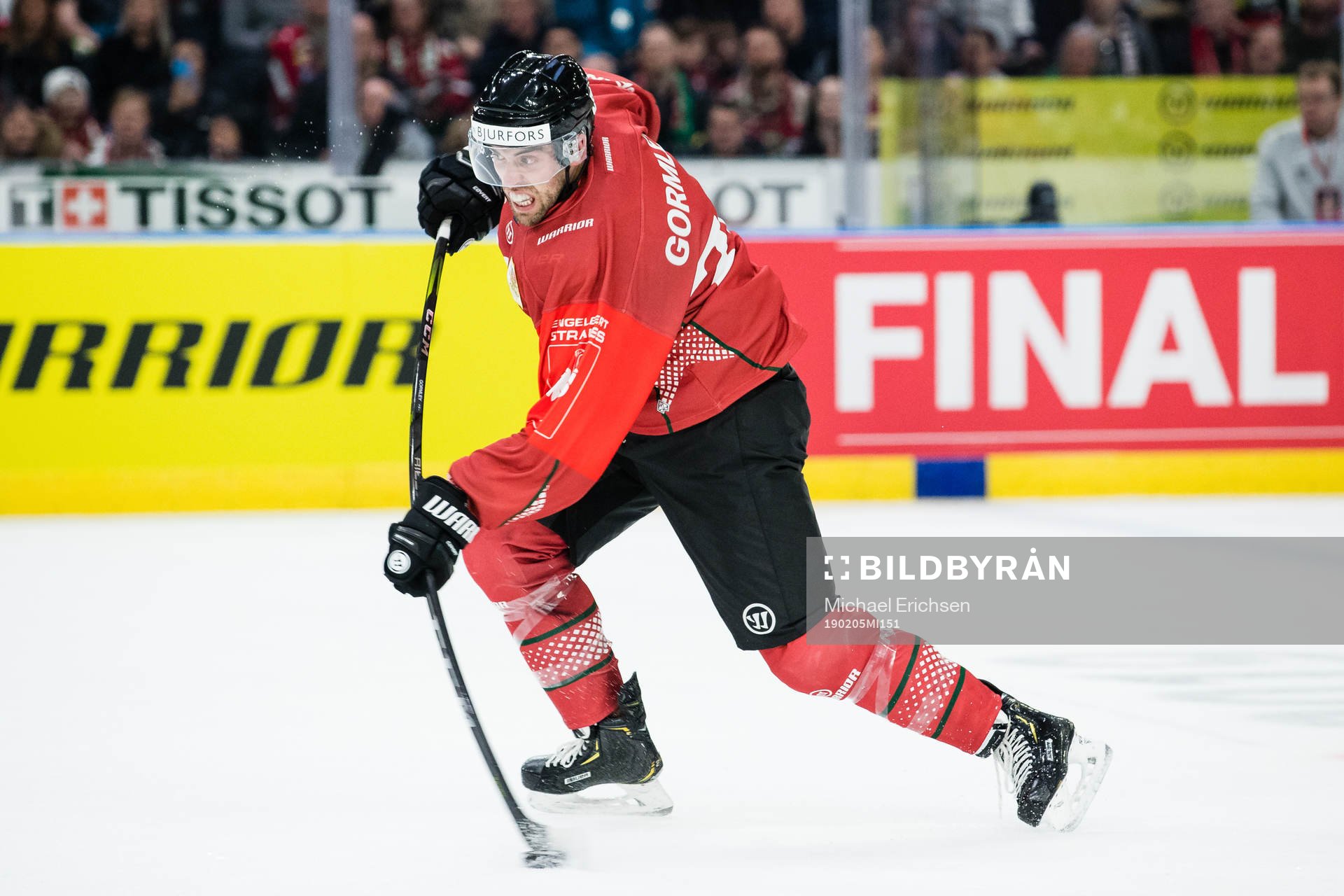 Brandon Gormley of Frölunda takes the shot