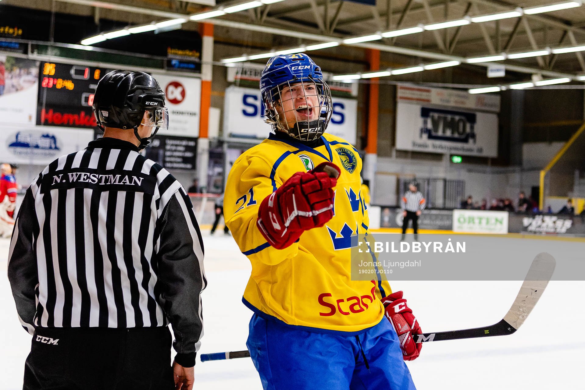 Sveriges Isak Garfve jublar