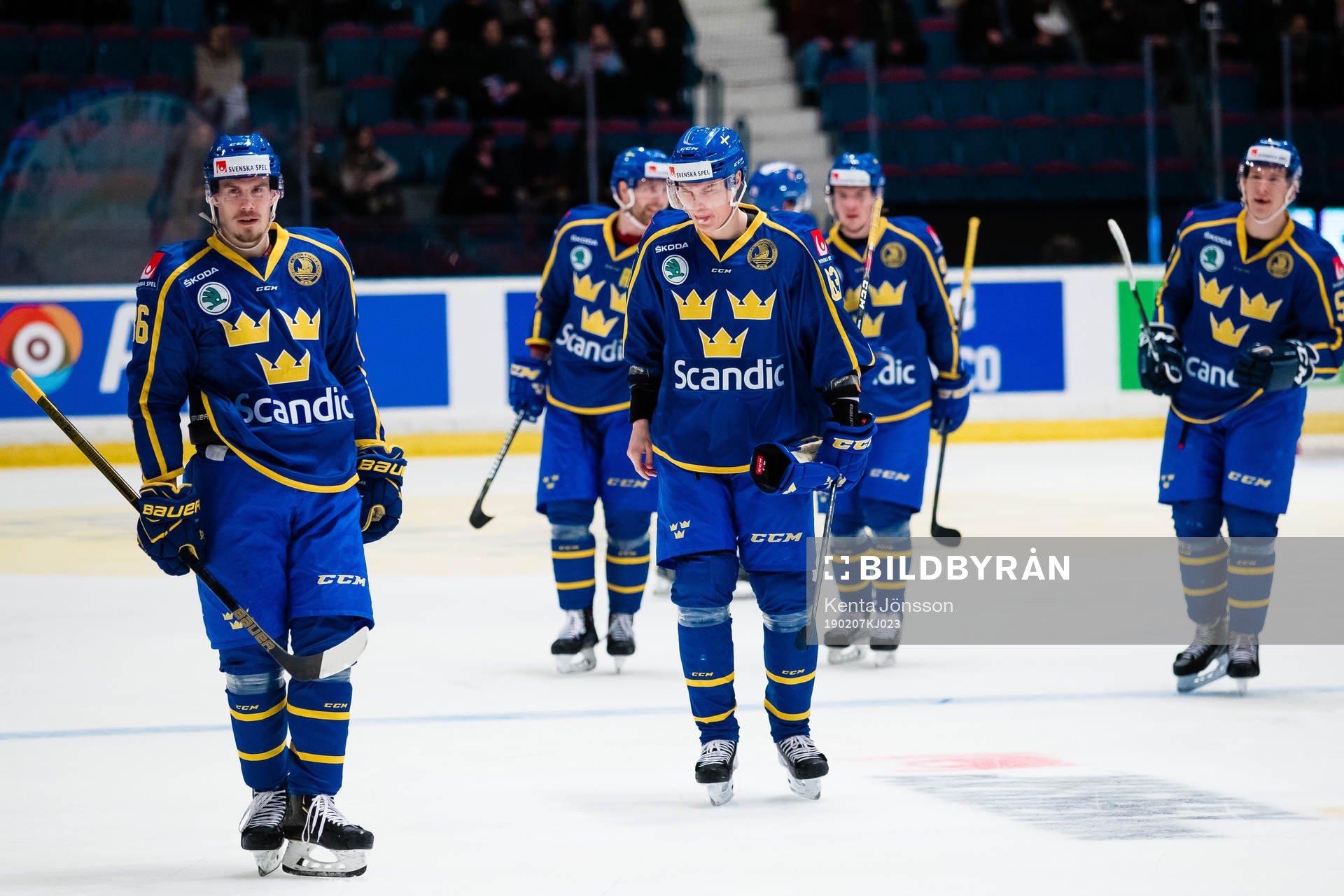 Emil Larsson  and Fredrik Händemark  looks dejected
