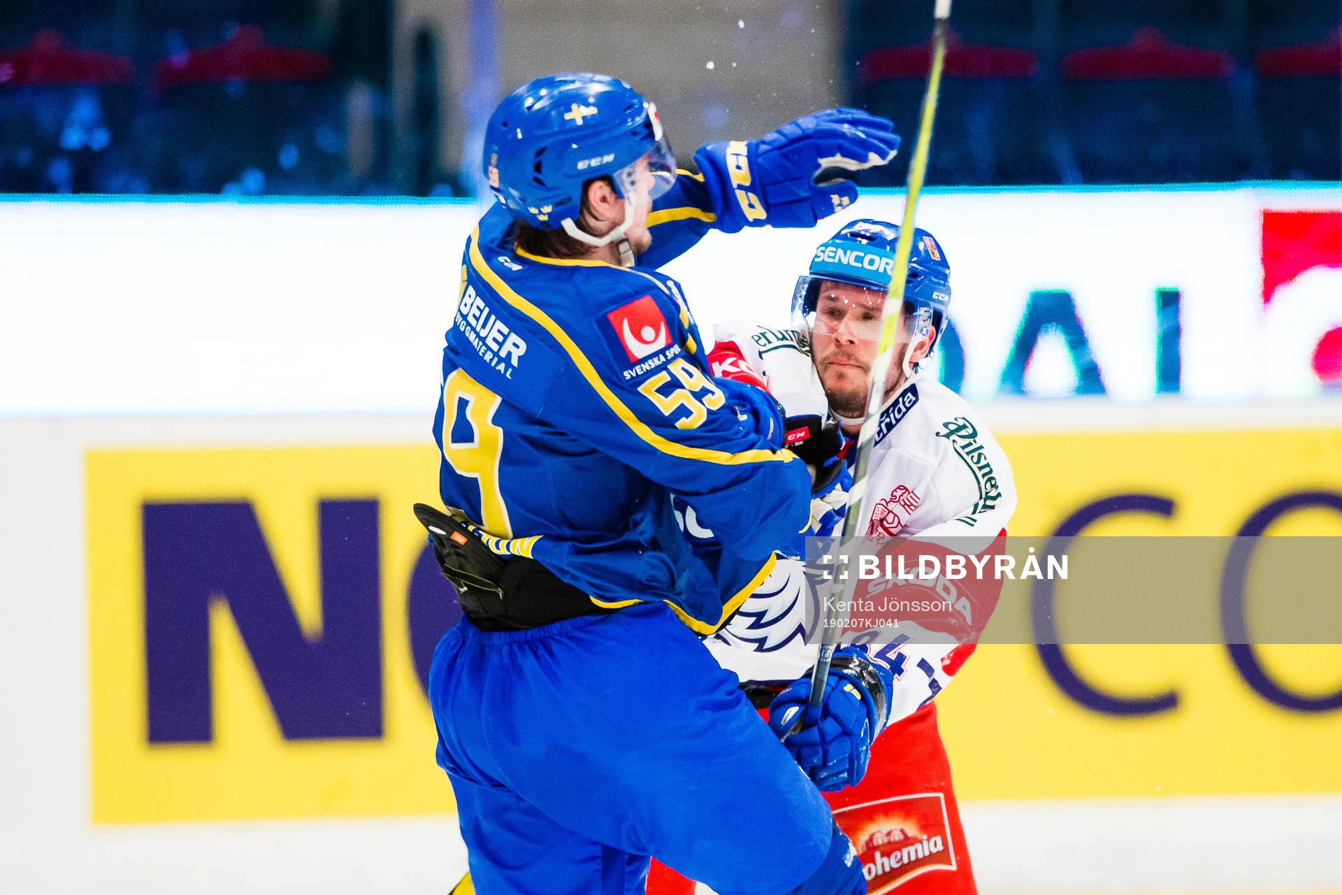 Linus Johansson in a fight with Tomas Kundratek of Czech
