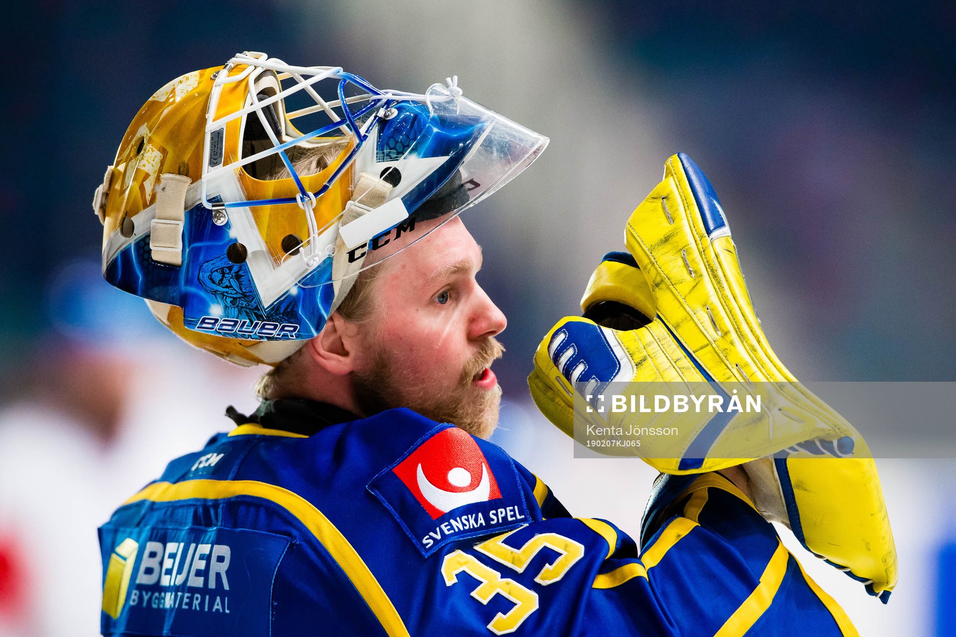 goaltender Magnus Hellberg of Sweden looks dejected