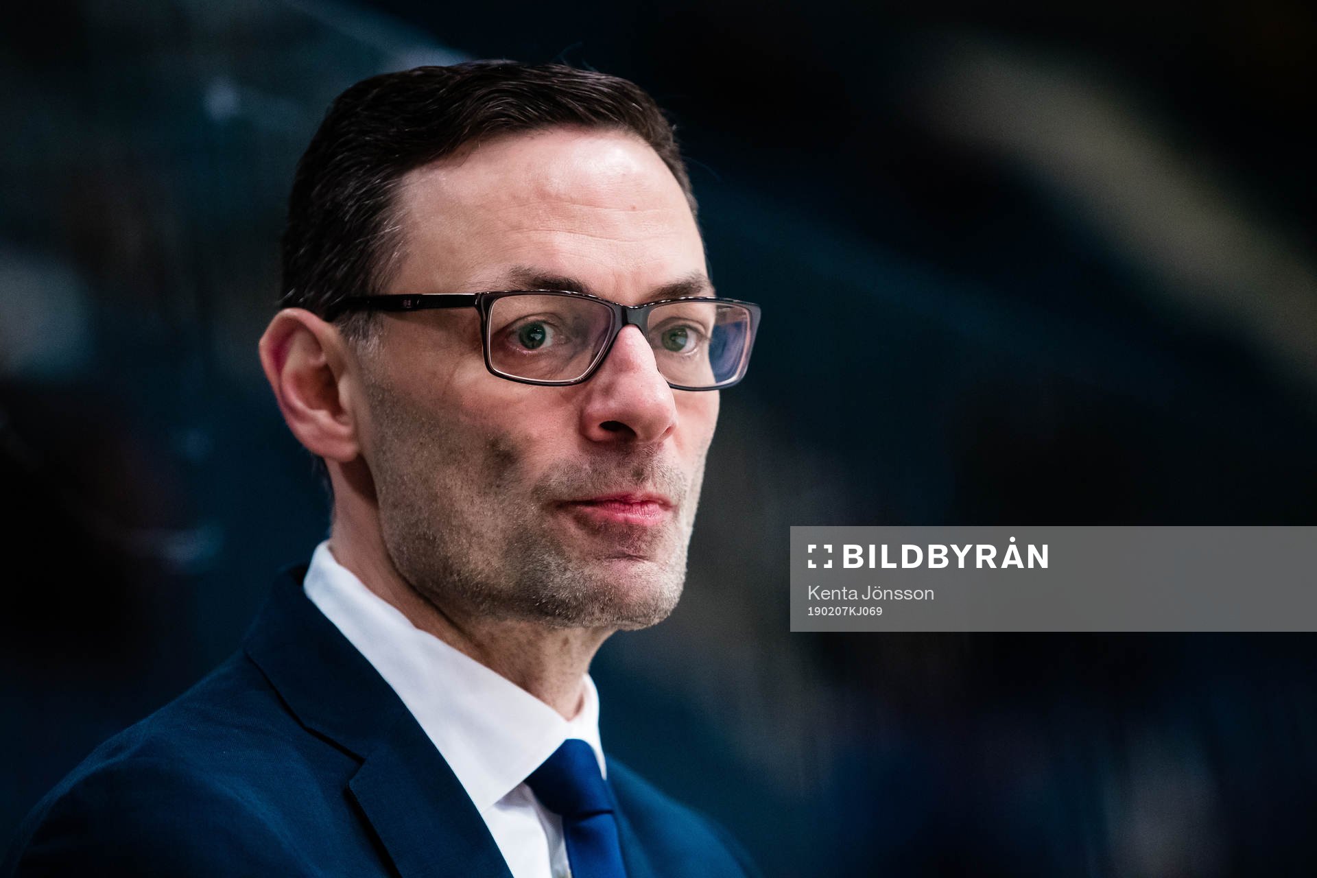 of Sweden assistant coach Peter Popovic a head of the