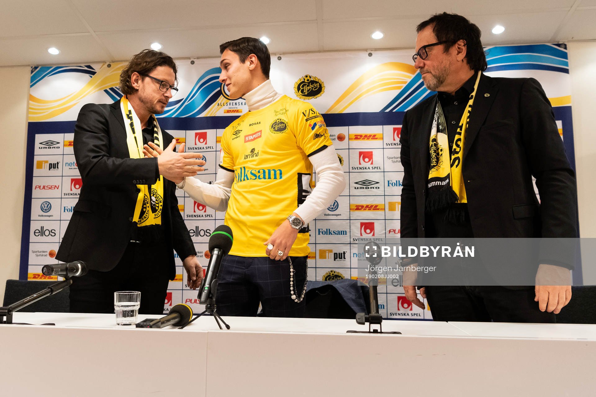 Elfsborgs nyförvärv Jonathan Levi välkomnas av klubbchef