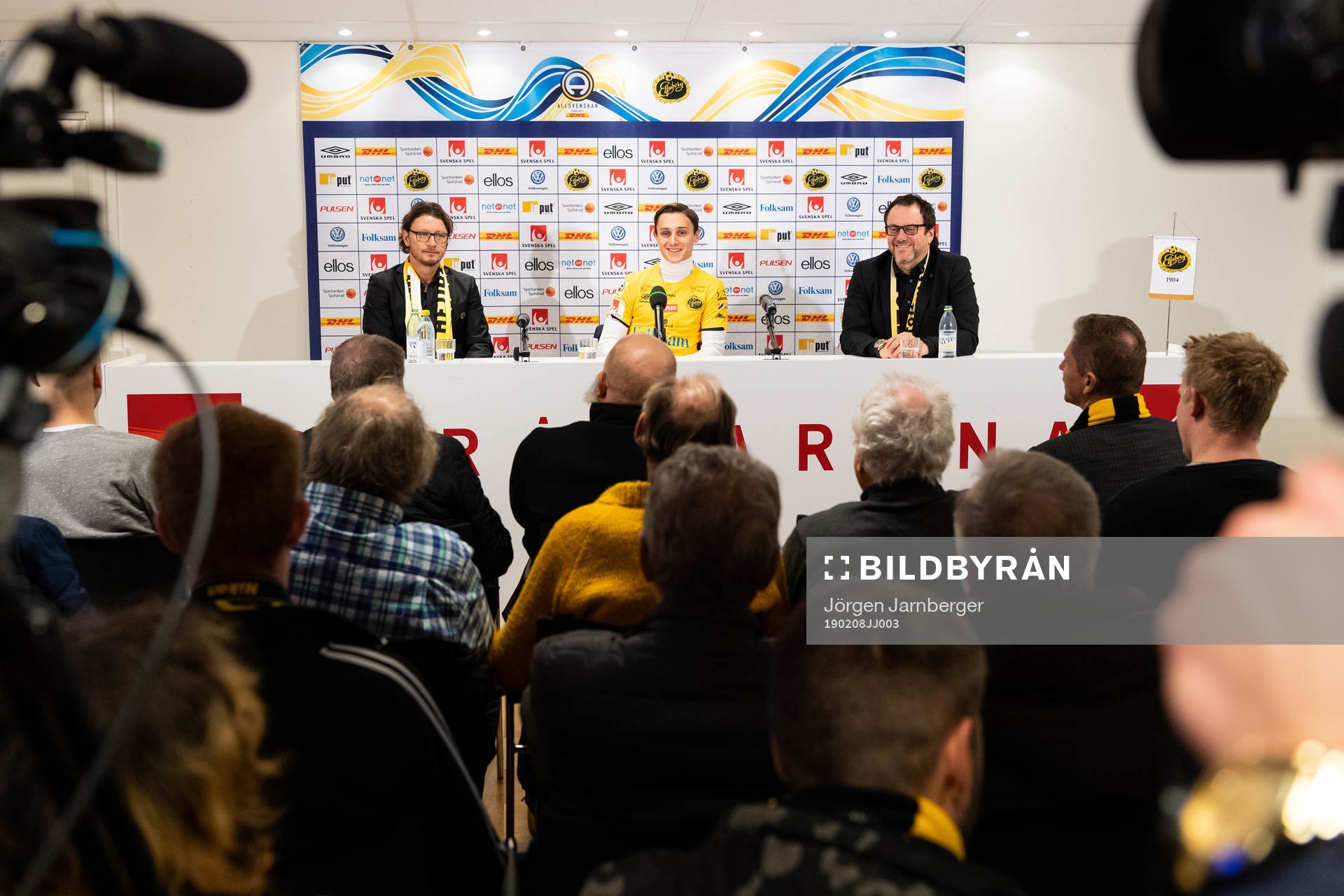 Nyförvärvet Jonathan Levi med klubbchef Stefan Andreasson och ordförande Sune Lundqvist under en presskonferens med det allsvenska fotbollslaget Elfsborg den 8 februari 2019 i Borås.