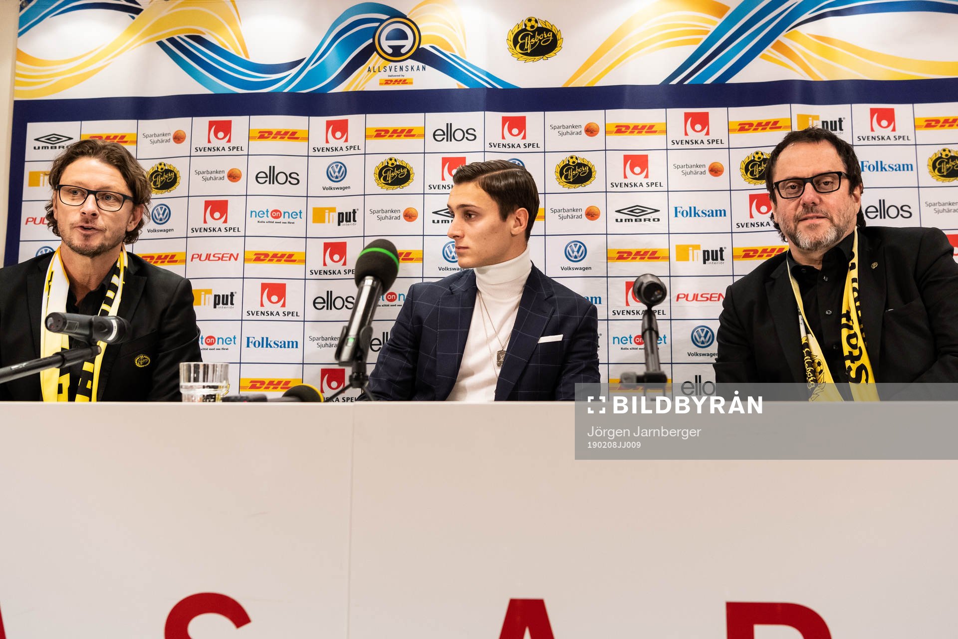 Klubbchef Stefan Andreasson, Jonathan Levi och ordförande Sune Lundqvist under en presskonferens med det allsvenska fotbollslaget Elfsborg den 8 februari 2019 i Borås.
