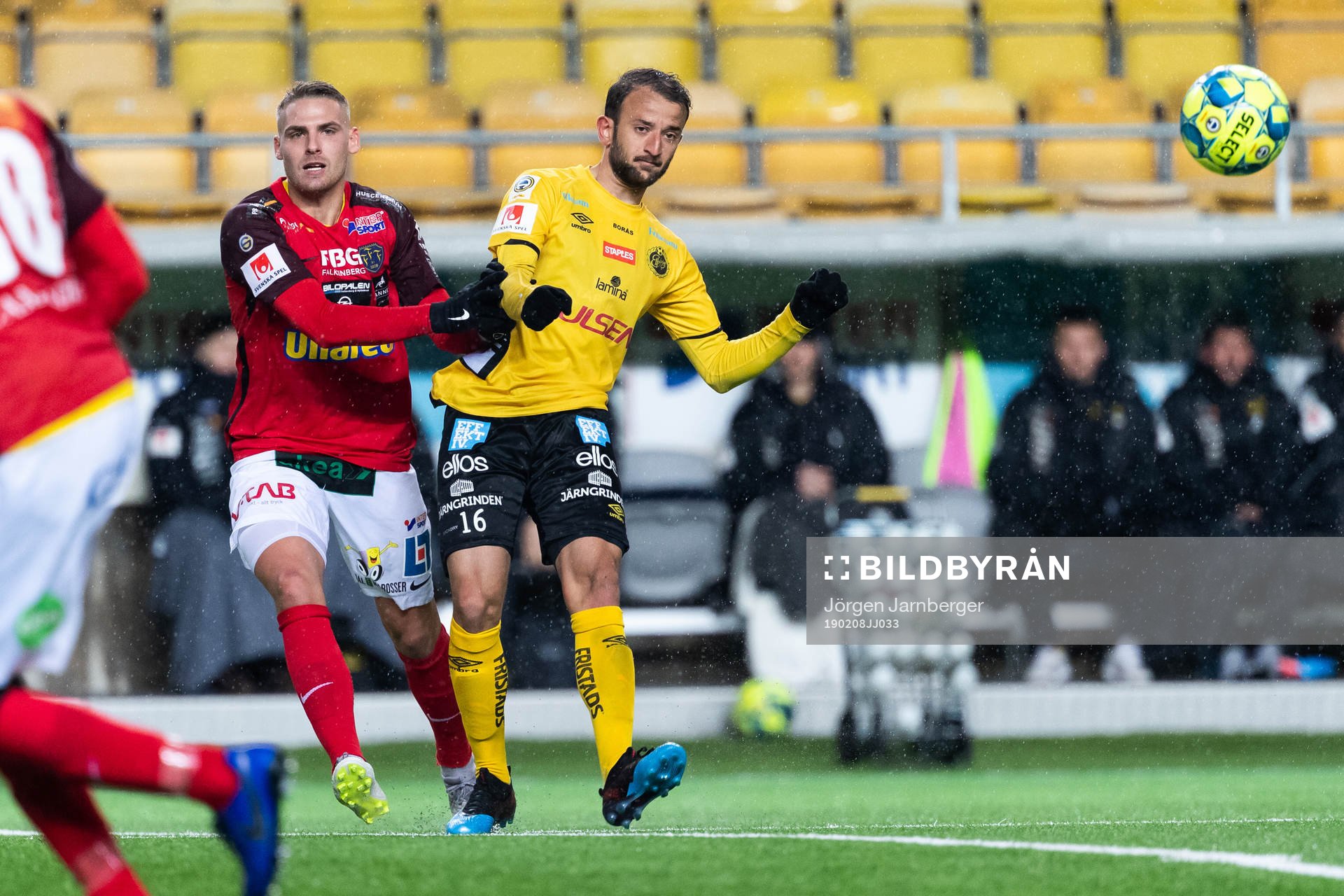 Falkenbergs Hampus Svensson och Elfsborgs Robert Gojani