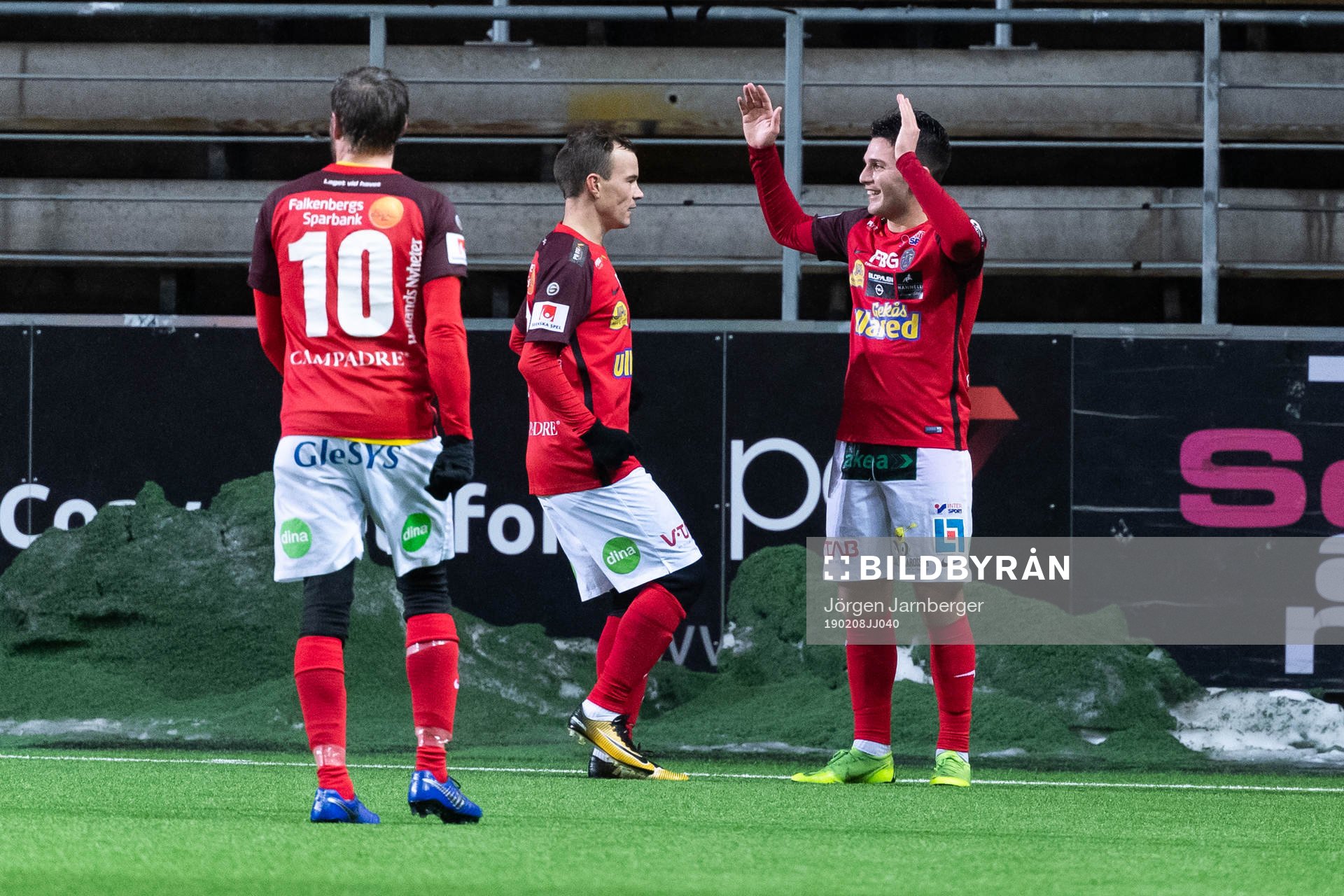 Falkenbergs Edi Sylisufaj jublar efter att kvitterat till 1-1 under träningsmatchen i fotboll mellan Elfsborg - Falkenberg den 8 februari 2019 i Borås.