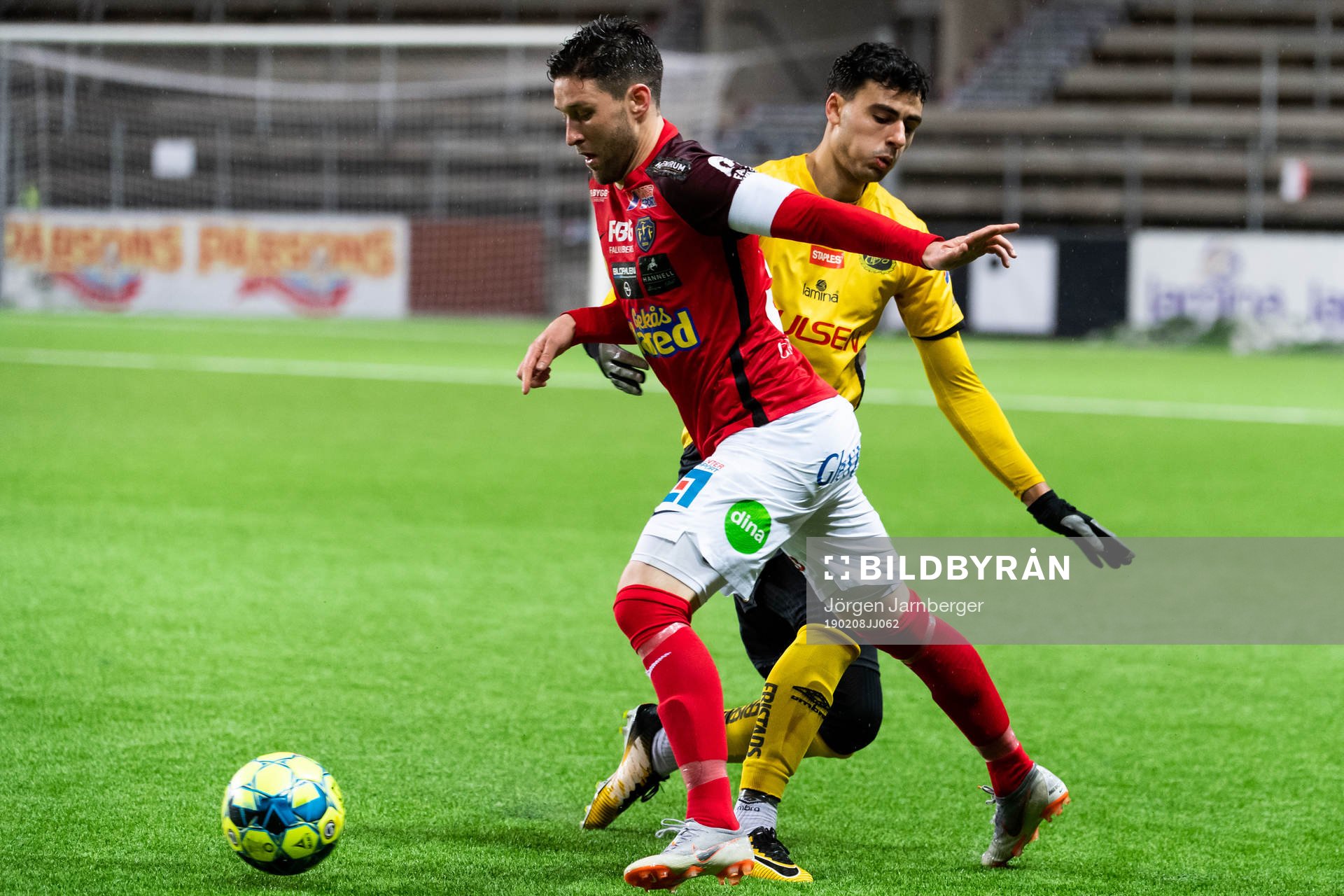 Falkenbergs Tibor Joza i kamp med Elfsborgs Deniz Hümmet under träningsmatchen i fotboll mellan Elfsborg - Falkenberg den 8 februari 2019 i Borås.