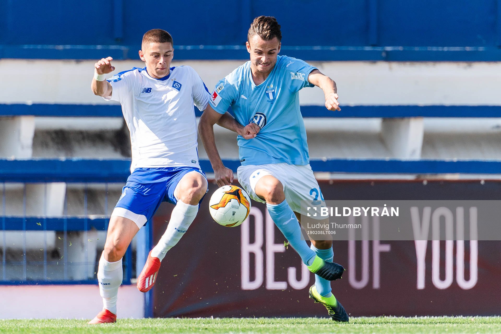 Vitalii Mykolenko of Dinamo Kiev and Andreas Vindheim of