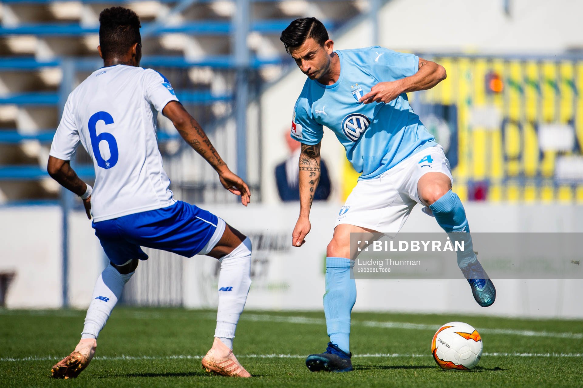 Tche Tche of Dinamo Kiev and Behrang Safari of Malmö FF