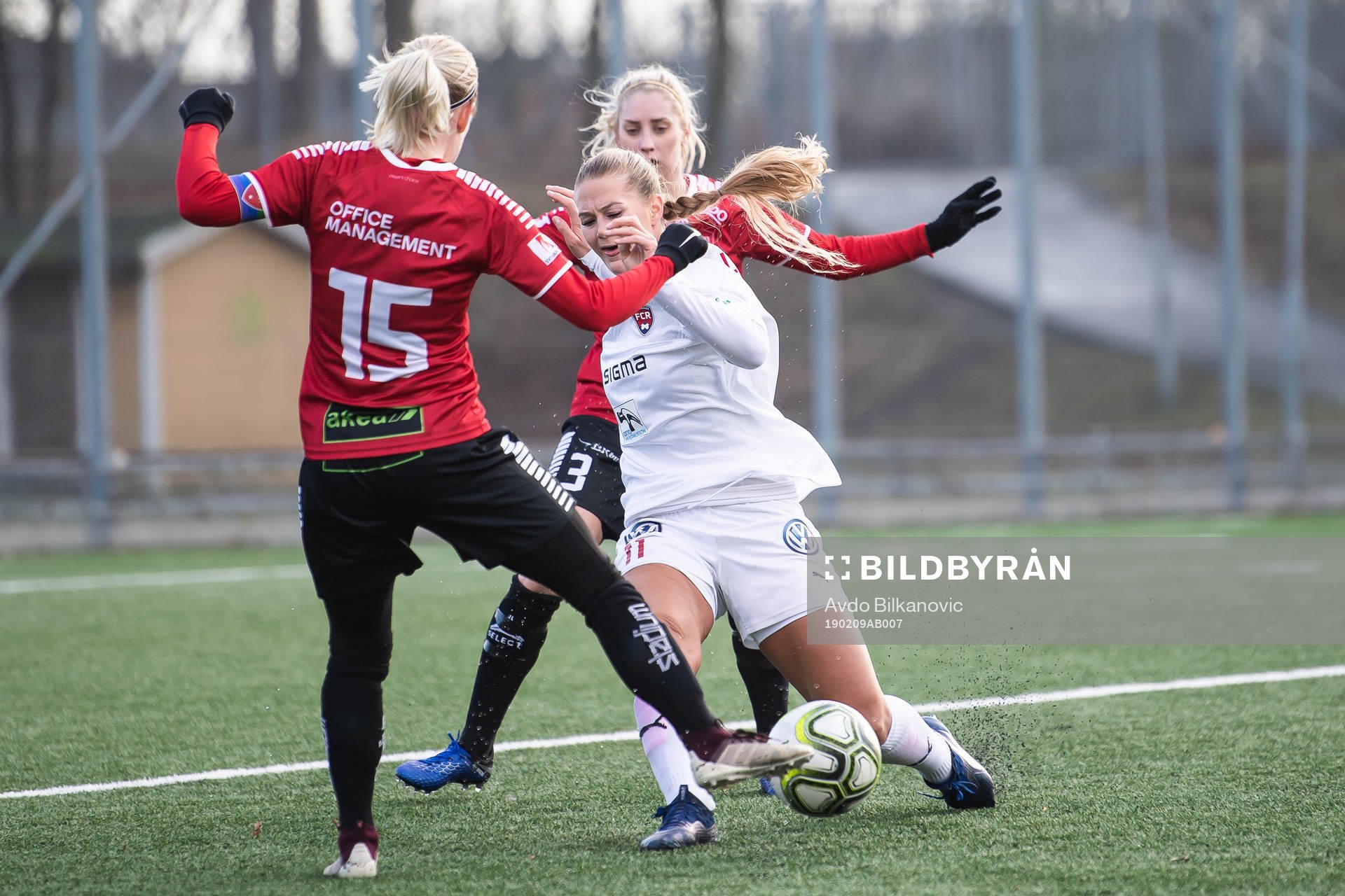 Rosengårds Lisa-Marie Utland mellan Limhamn Bunkeflos Mia