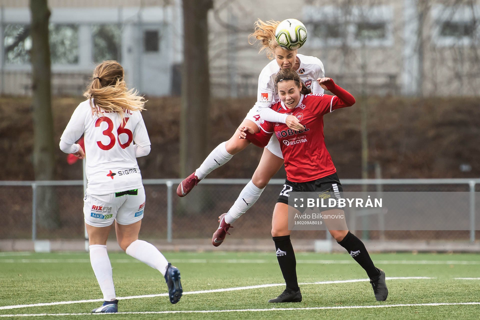 Rosengårds Glodis Perla Viggosdottir nickar över Limhamn
