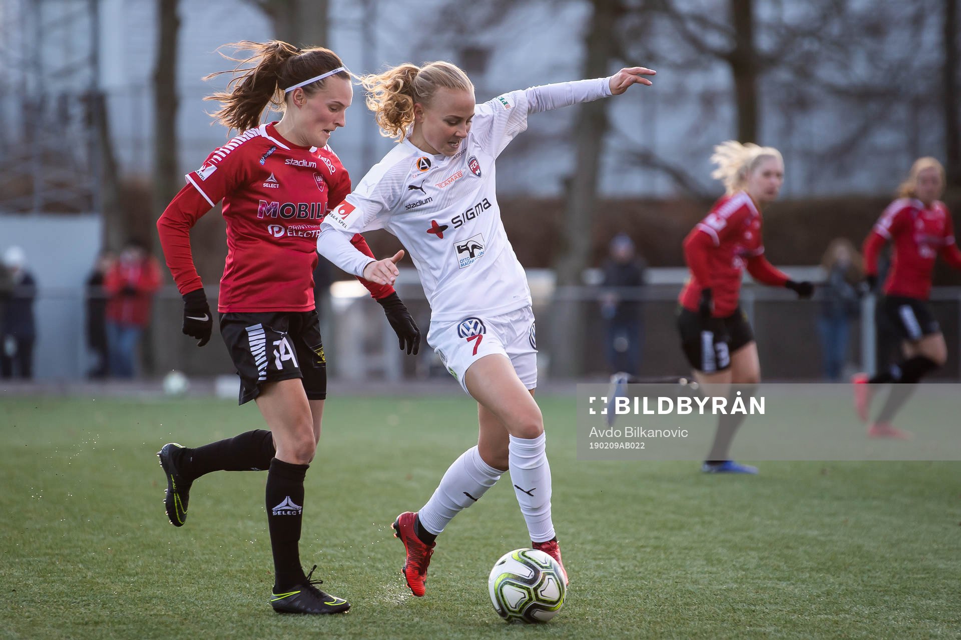 Rosengårds Ebba Wieder och Limhamn Bunkeflos Erin Gunther