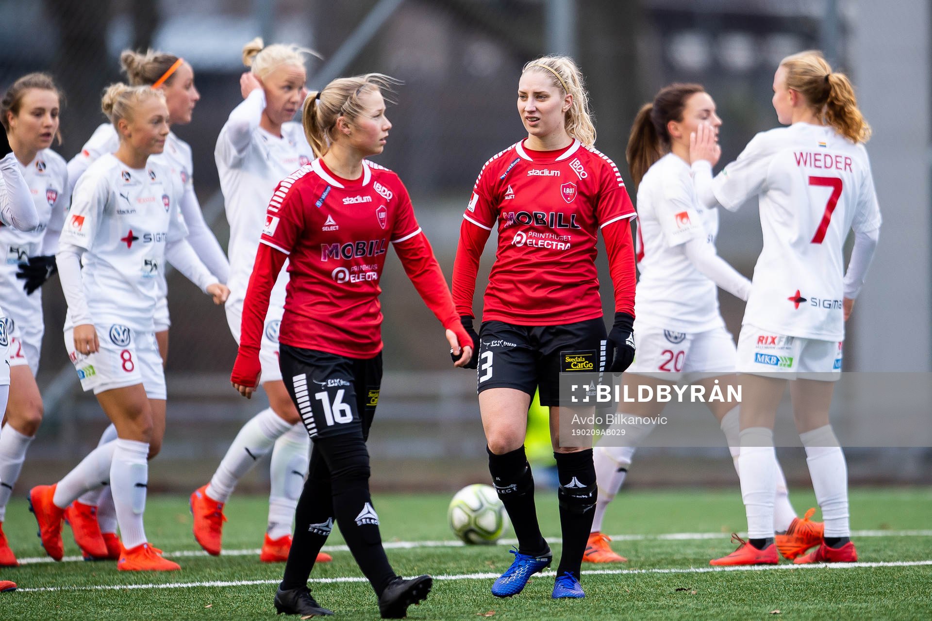 Limhamn Bunkeflos Elina Lenir och Malin Winberg deppar