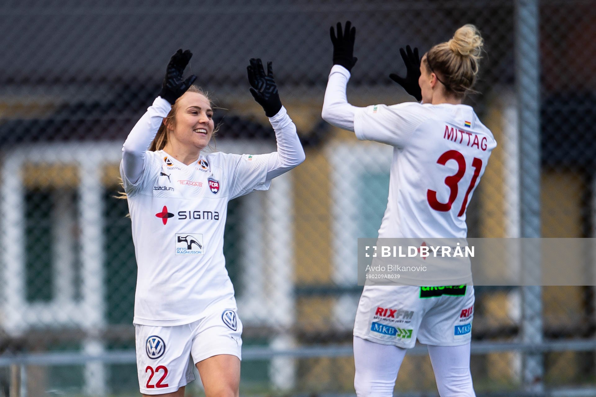 Rosengårds Fiona Brown och Anja Mittag jublar