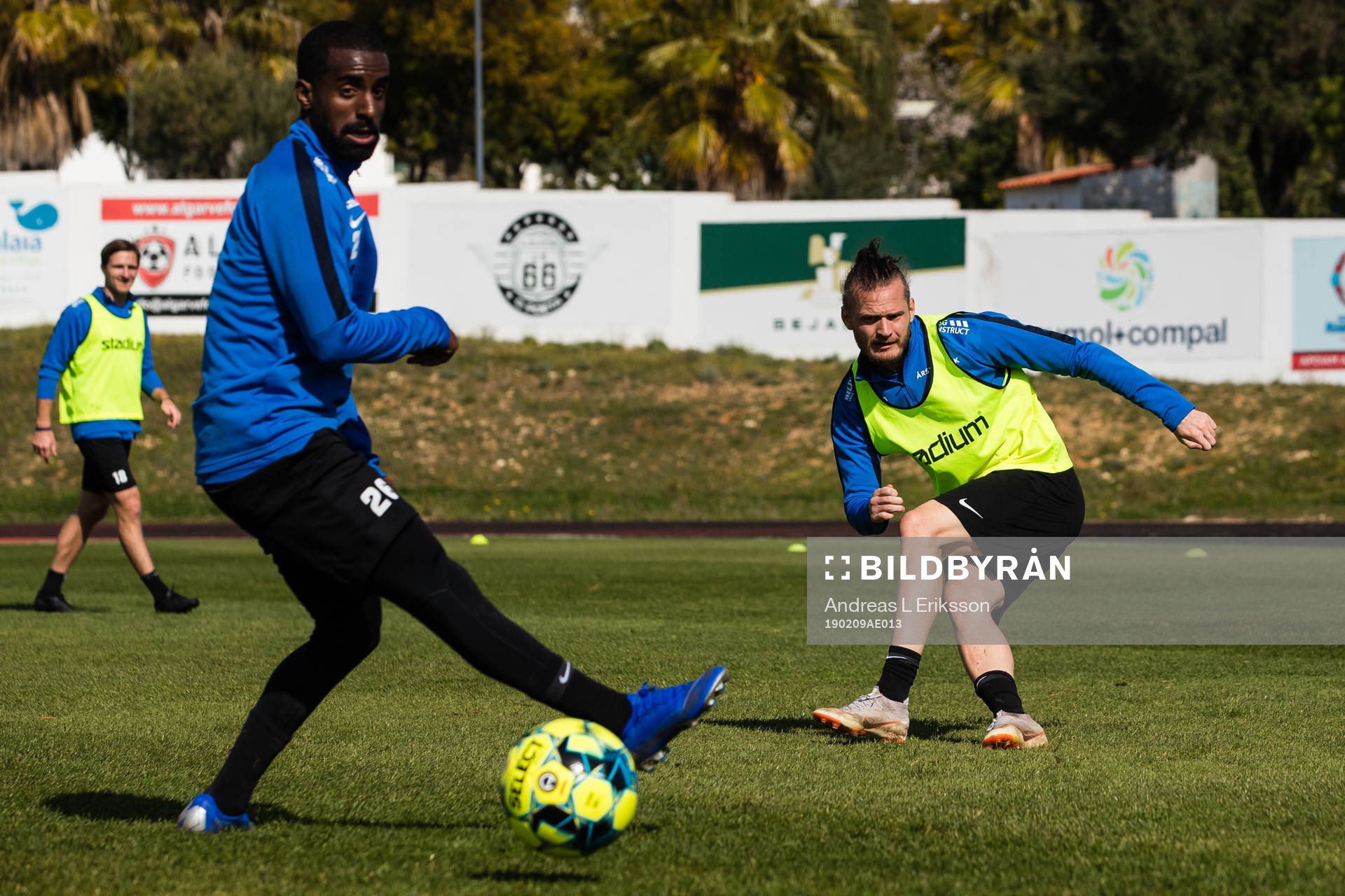 Mohammed Saeid och Jonas Lindberg  under en fotbollsträning med Sirius den 9 februari 2019 i Albufeira. 