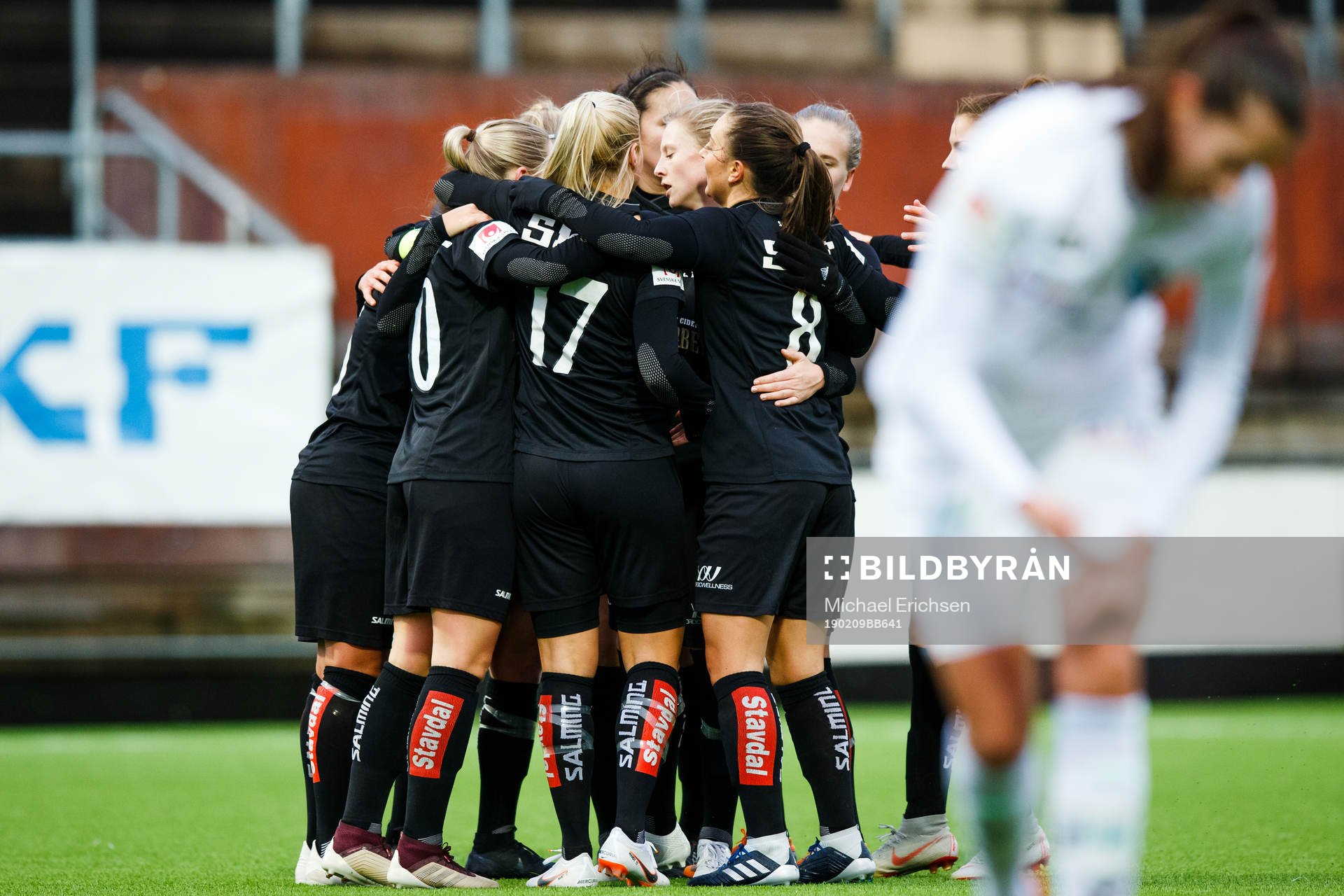 Göteborgs spelare jublar med Julia Zigiotti Olme