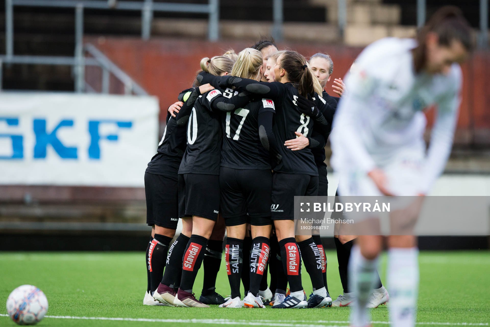 Göteborgs Julia Zigiotti Olme jublar med lagkamrater efter att ha skjutit 1-0 under fotbollsmatchen i Svenska Cupen mellan Kopparbergs/Göteborg och Växjö den 9 februari 2019 i Göteborg.