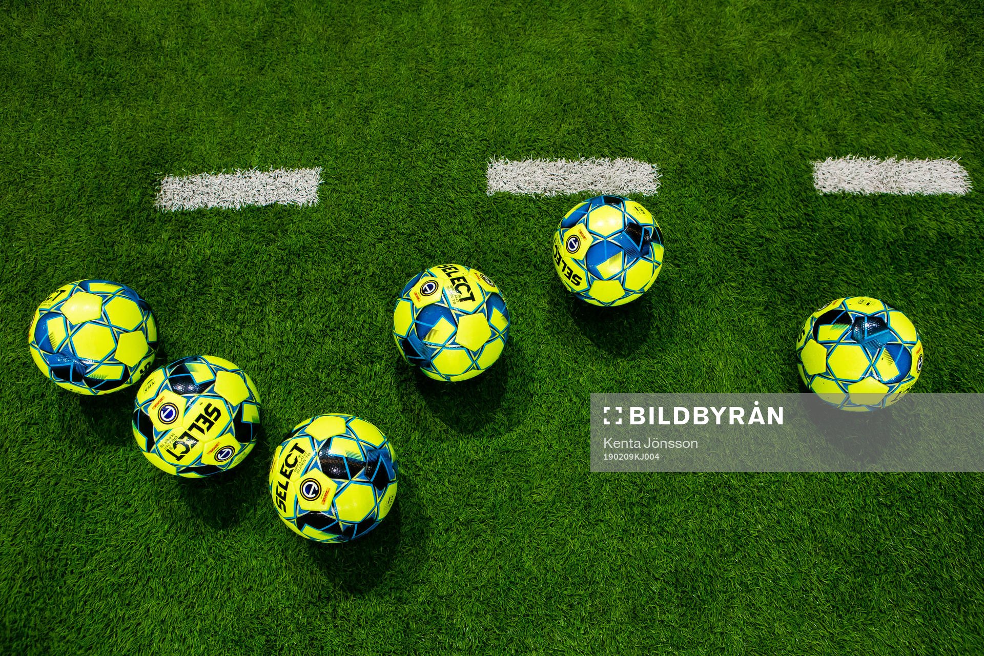 Fotbollar på konstgräset på Tele2 Arena inför träningsmatchen i fotboll mellan Djurgården och Lilleström den 9 februari 2019 i Stockholm.