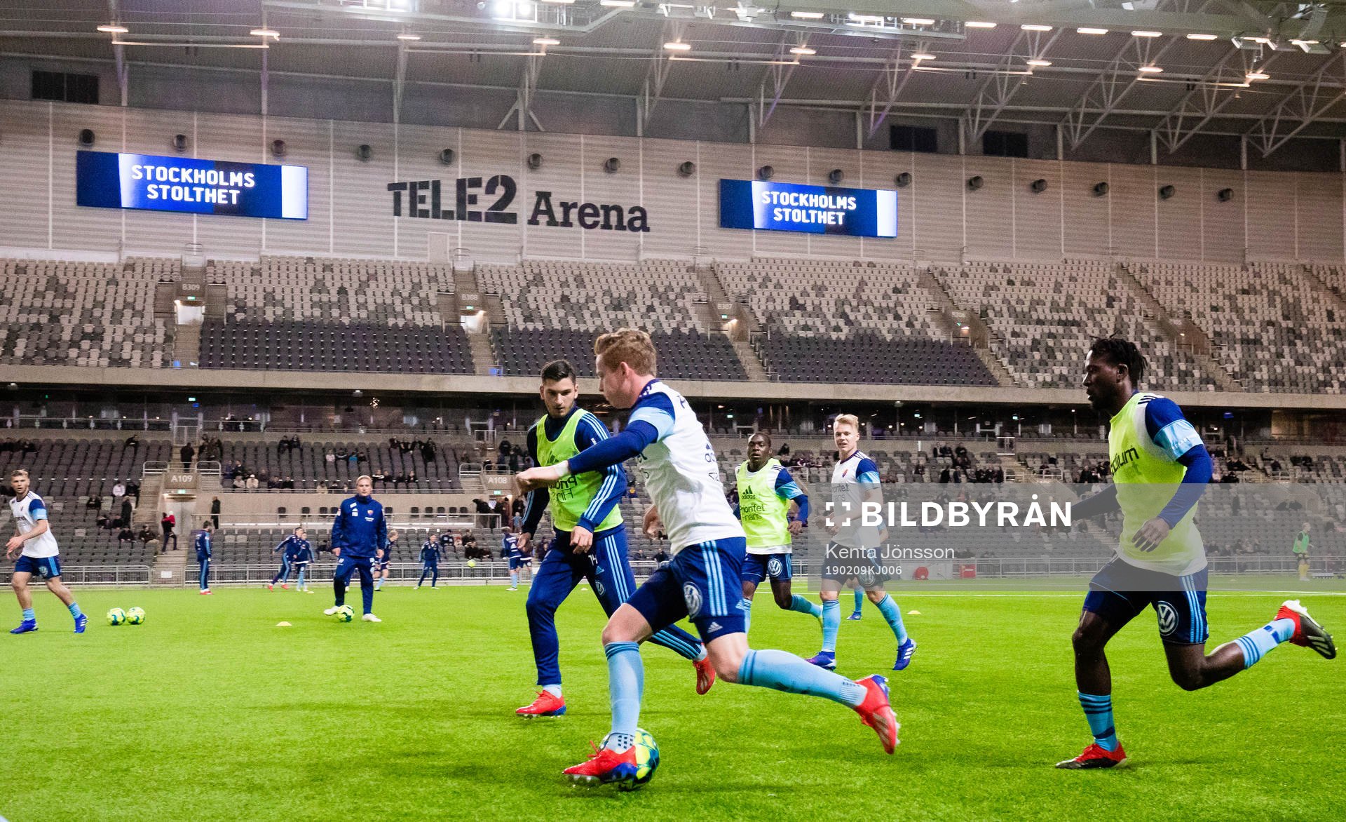 Djurgårdens spelare värmer upp