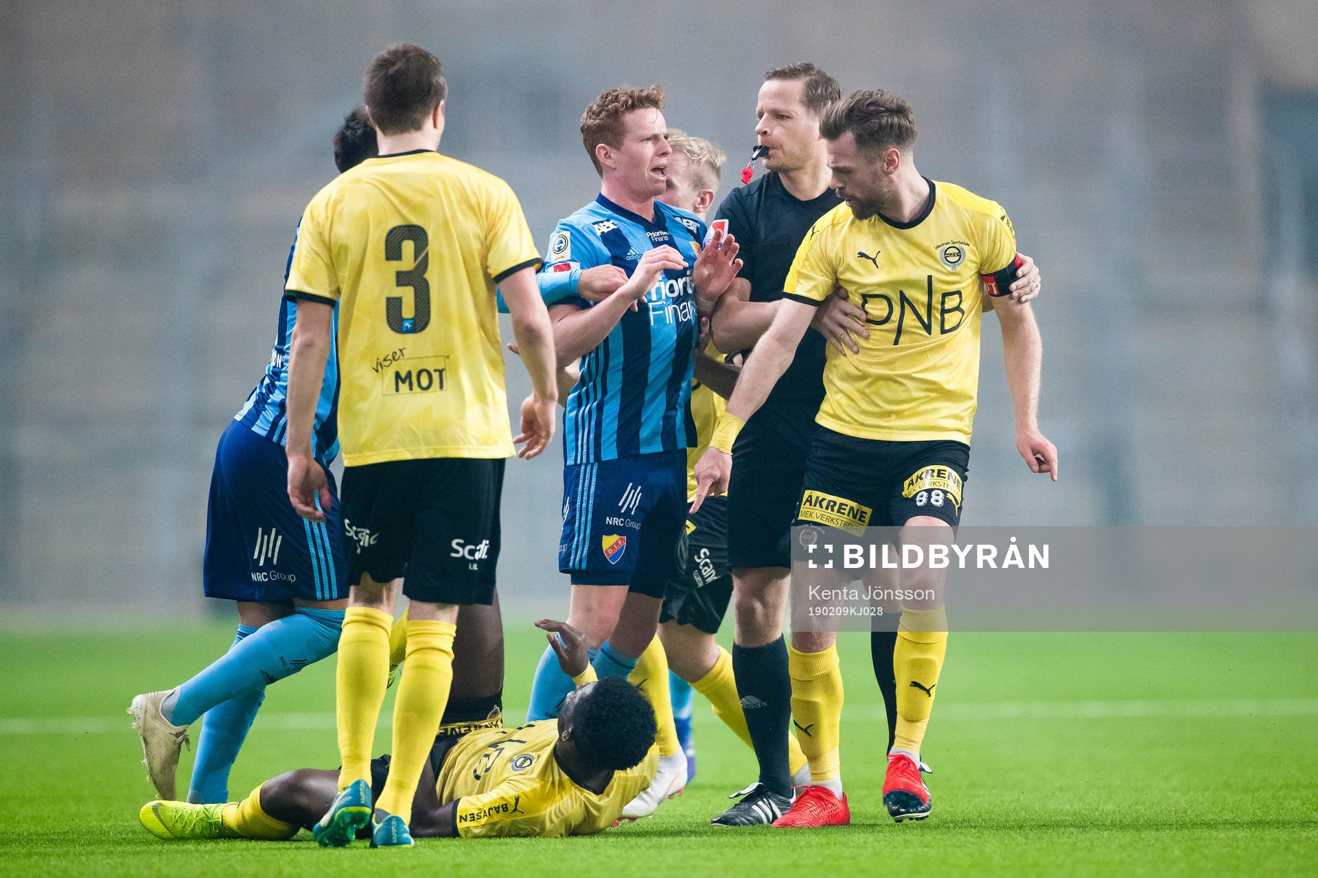 Djurgårdens Aslak Witry och Lilleströms Arnor Smarason i