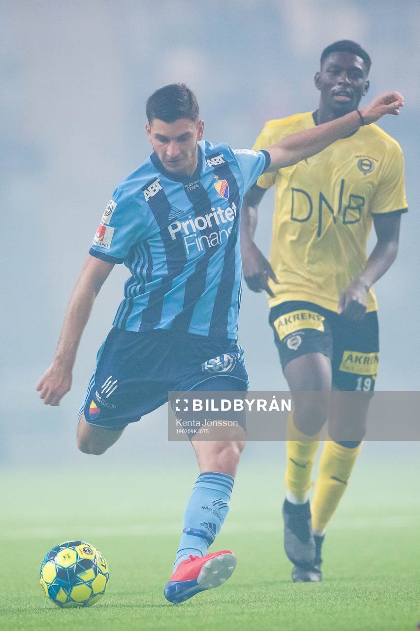 Djurgårdens Besard Sabovic och Lilleströms Sheriff Sinyan