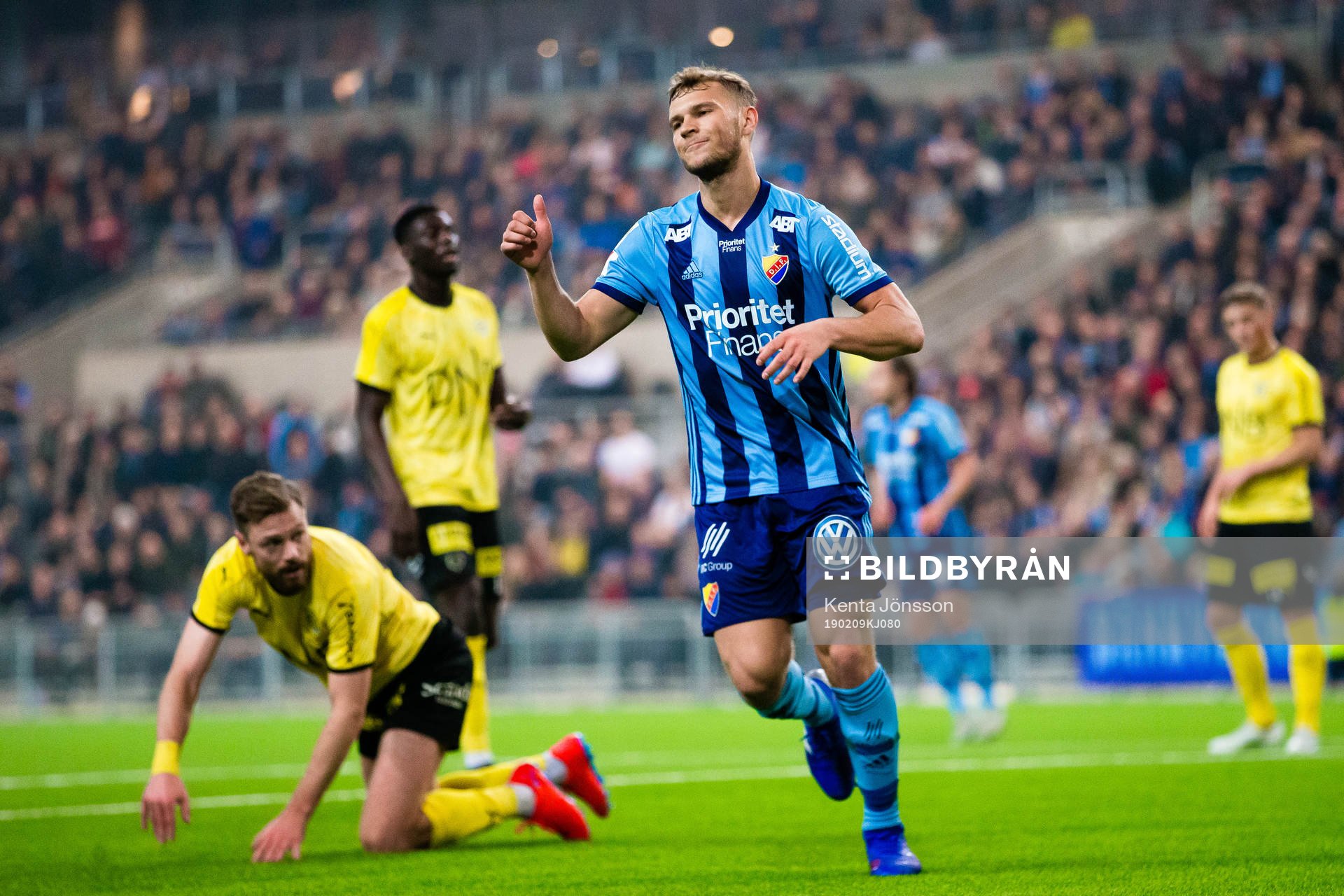 Djurgårdens Jesper Karlström gör tummen upp