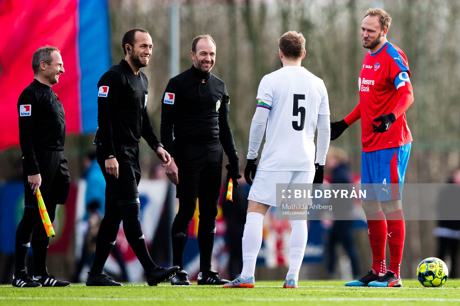 Helsingborgs Andreas Granqvist i diskussion med Östers