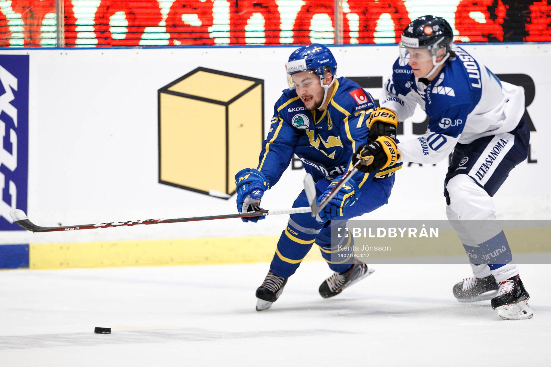 Emil Bemström of Sweden and Eetu Luostarinen of Finland
