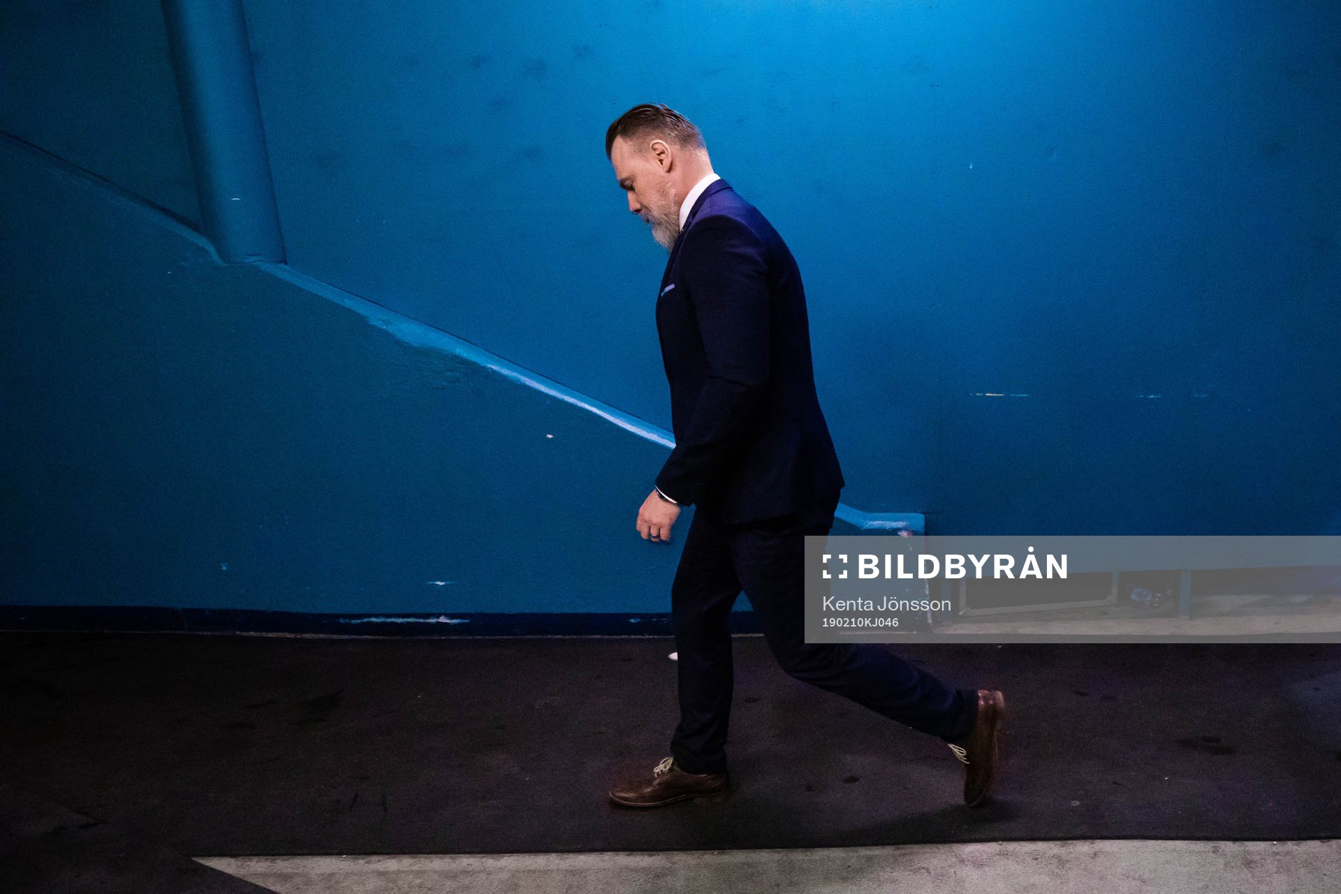 Head coach Rikard Grönborg of Sweden looks dejected