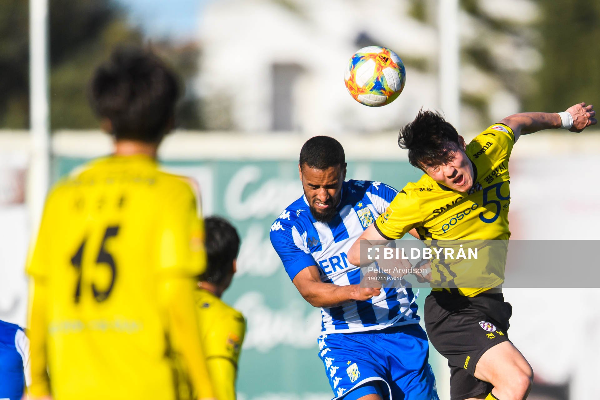 IFK Göteborgs Junes Barny  och Jeonnam Dragons Shin Jinha