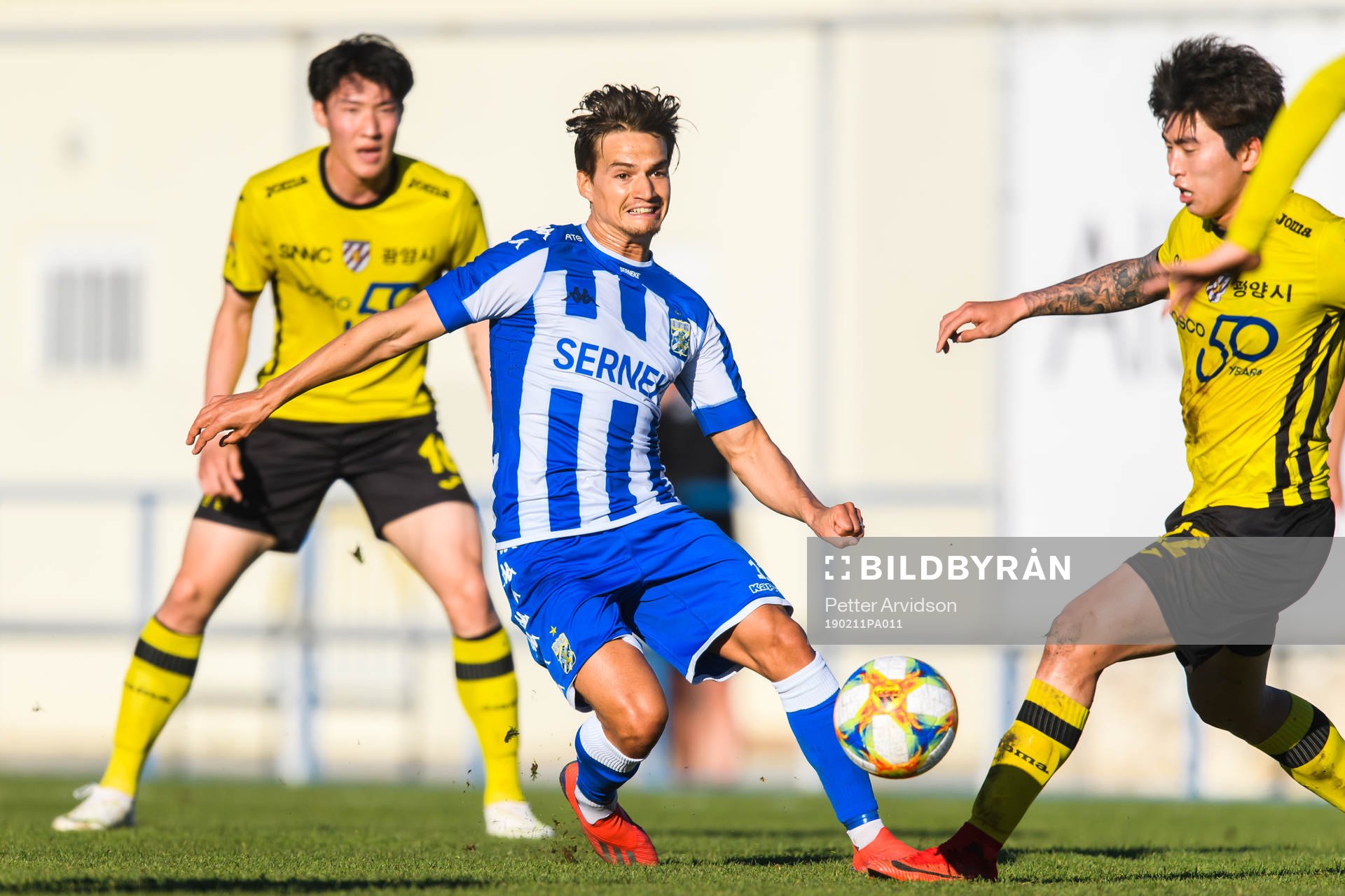 IFK Göteborgs Amin Affane och Jeonnam Dragons Choi Jaehyeon