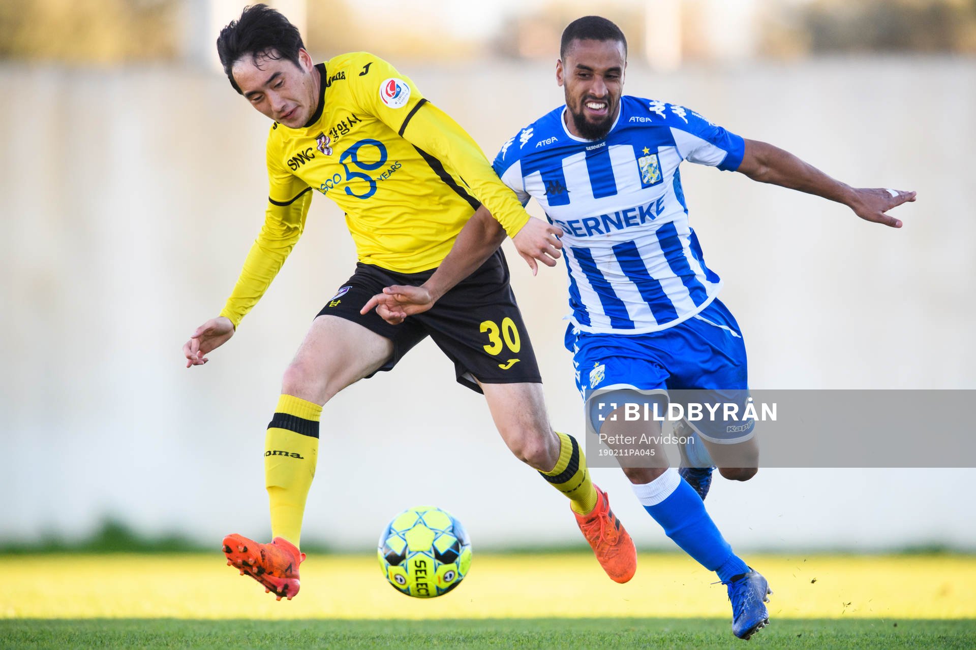 Jeonnam Dragons Kim Minhyeok och IFK Göteborgs Junes Barny