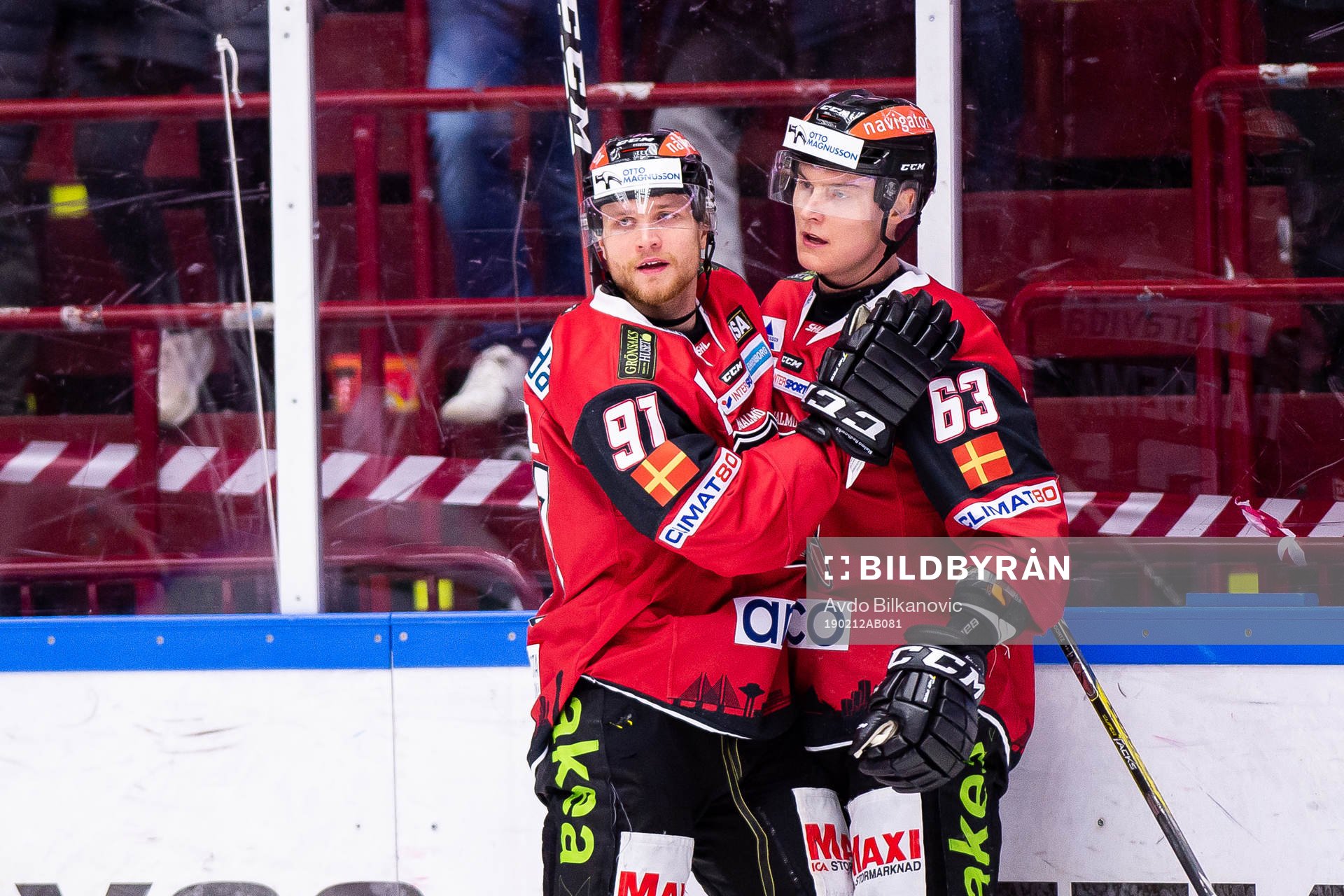 Malmö Redhawks Max Görtz och Fredrik Händemark jublar