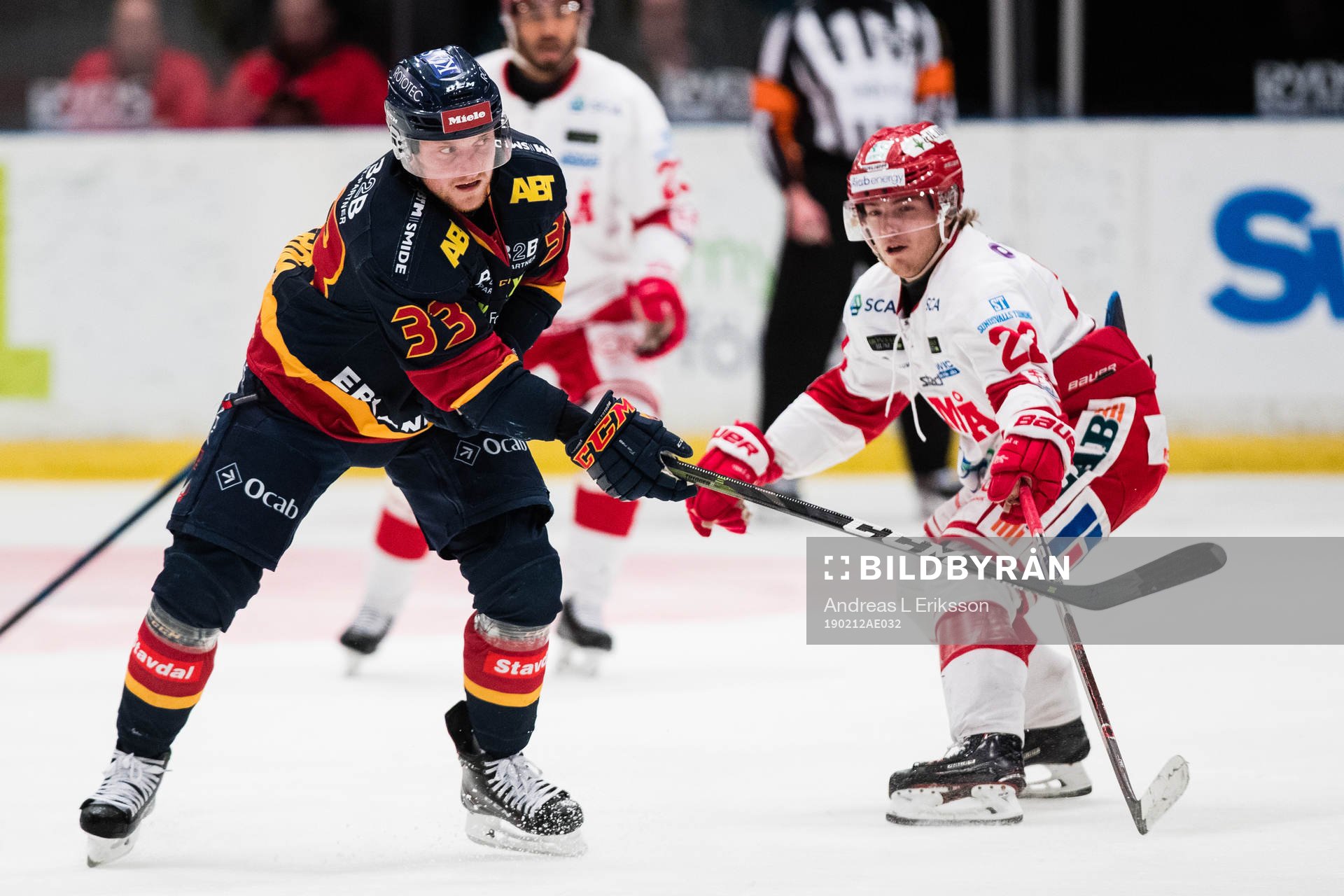 Djurgårdens Linus Hultström och Timrås Emil Berglund